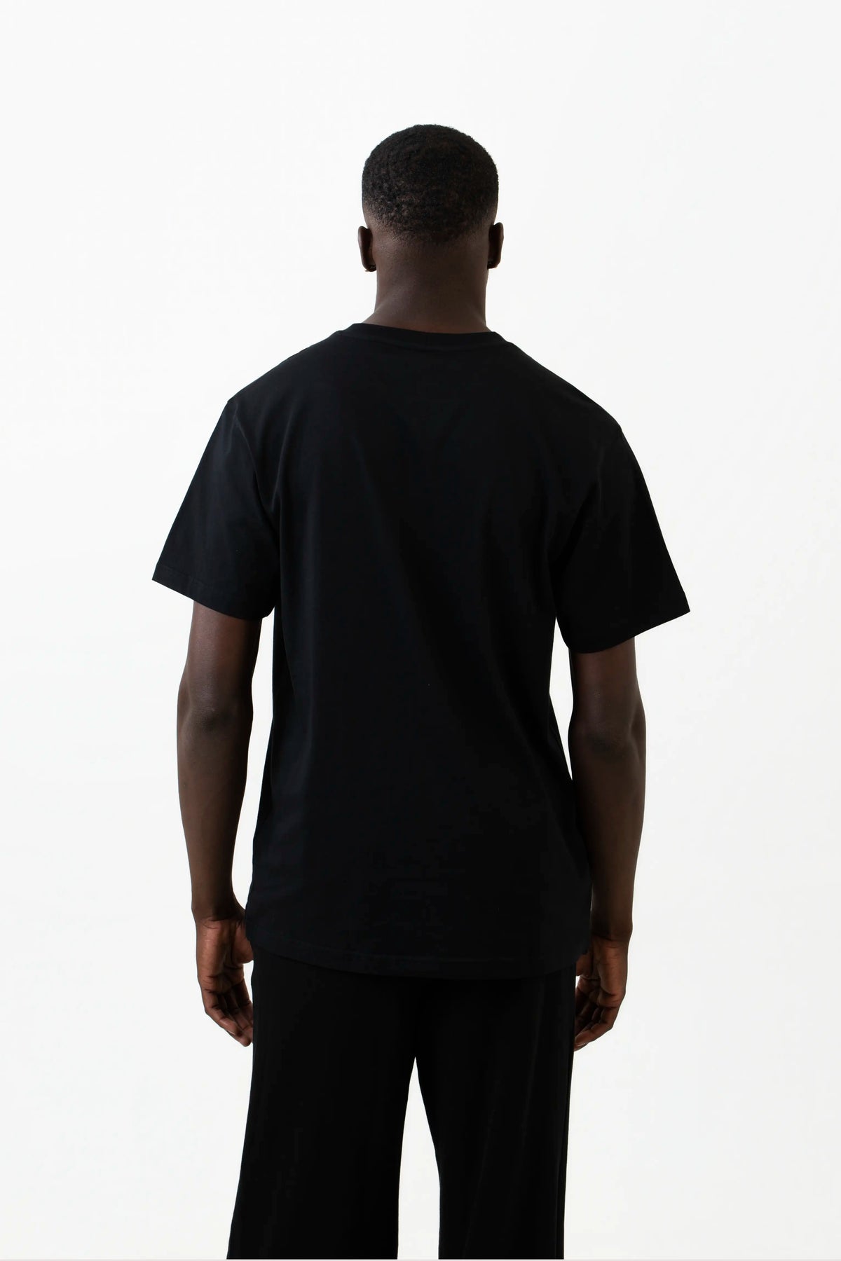 CAMISETA MANGA CORTA COLOR NEGRO