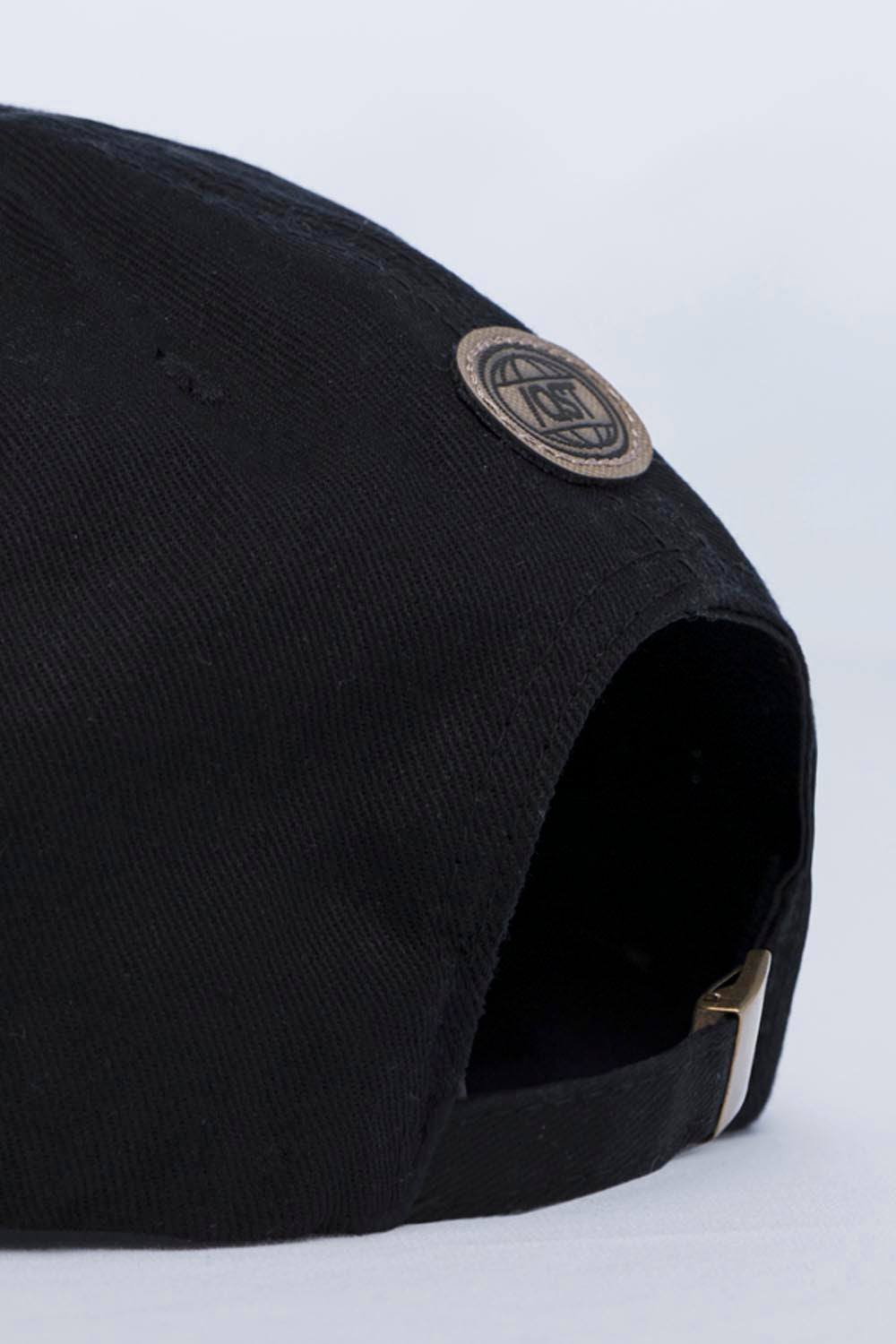 GORRA PLANA COLOR NEGRO
