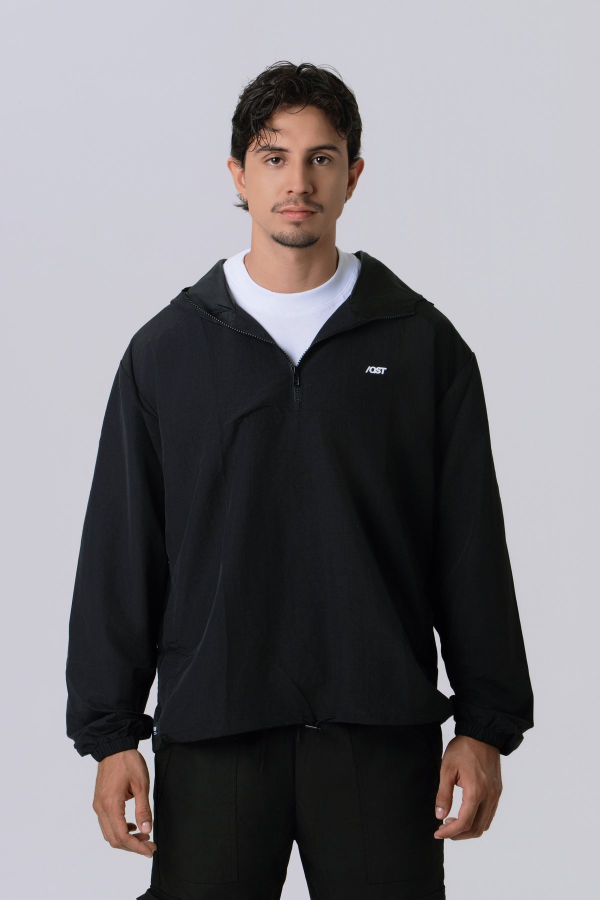 CHAQUETA ROMPEVIENTOS COLOR NEGRO