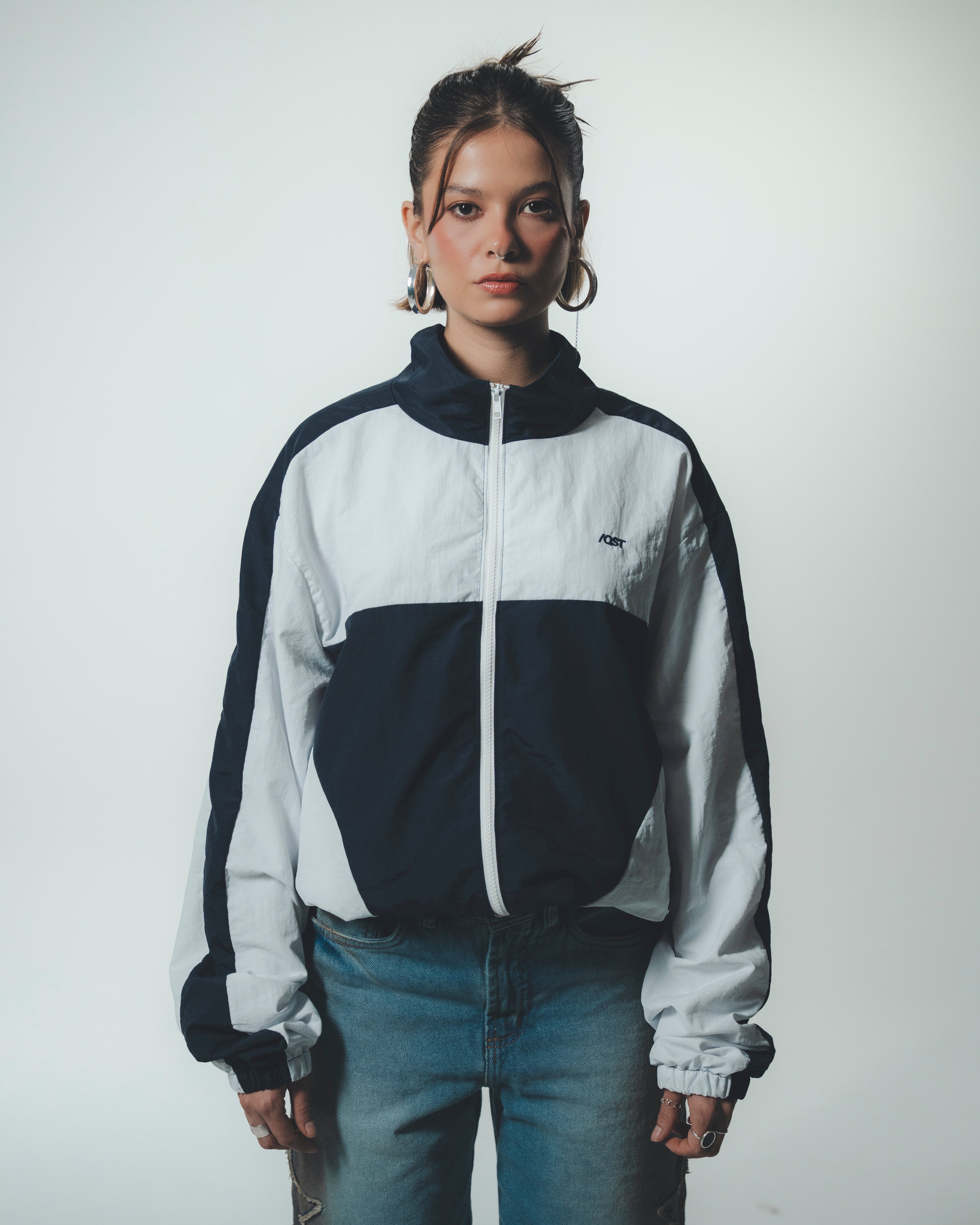 CHAQUETA ROMPEVIENTOS COLOR AZUL OSCURO