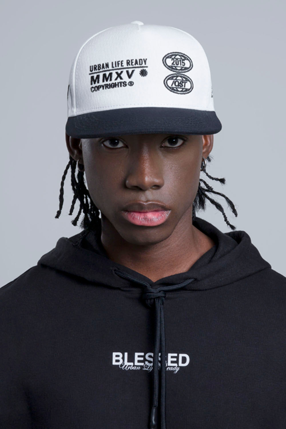 GORRA PLANA COLOR BLANCO OPTICO