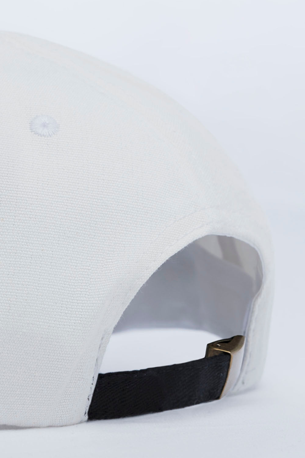 GORRA PLANA COLOR BLANCO OPTICO