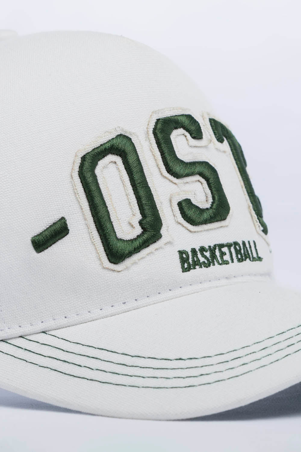 GORRA CAMIONERA COLOR BLANCO OPTICO