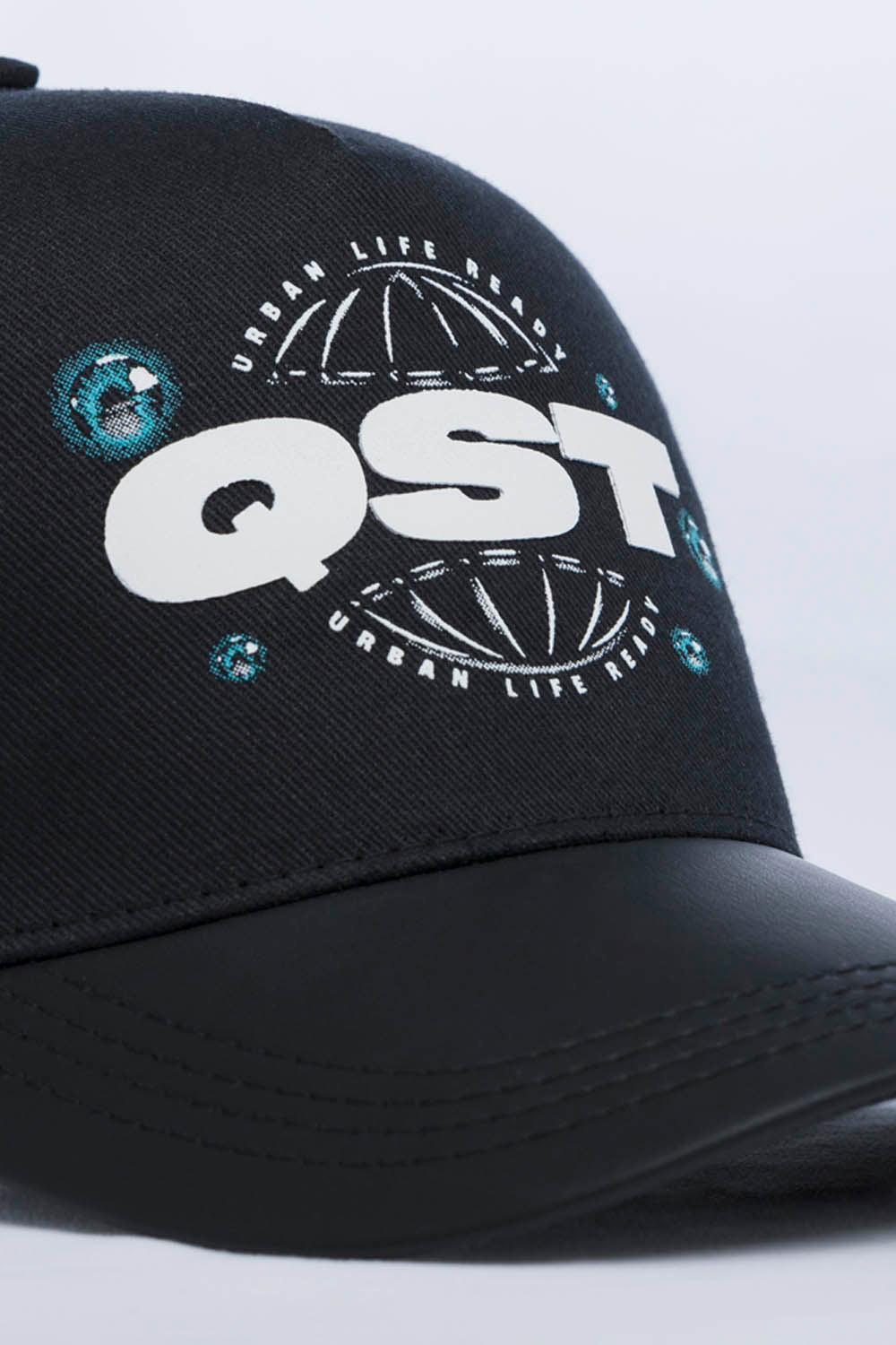 GORRA PLANA COLOR NEGRO - QST