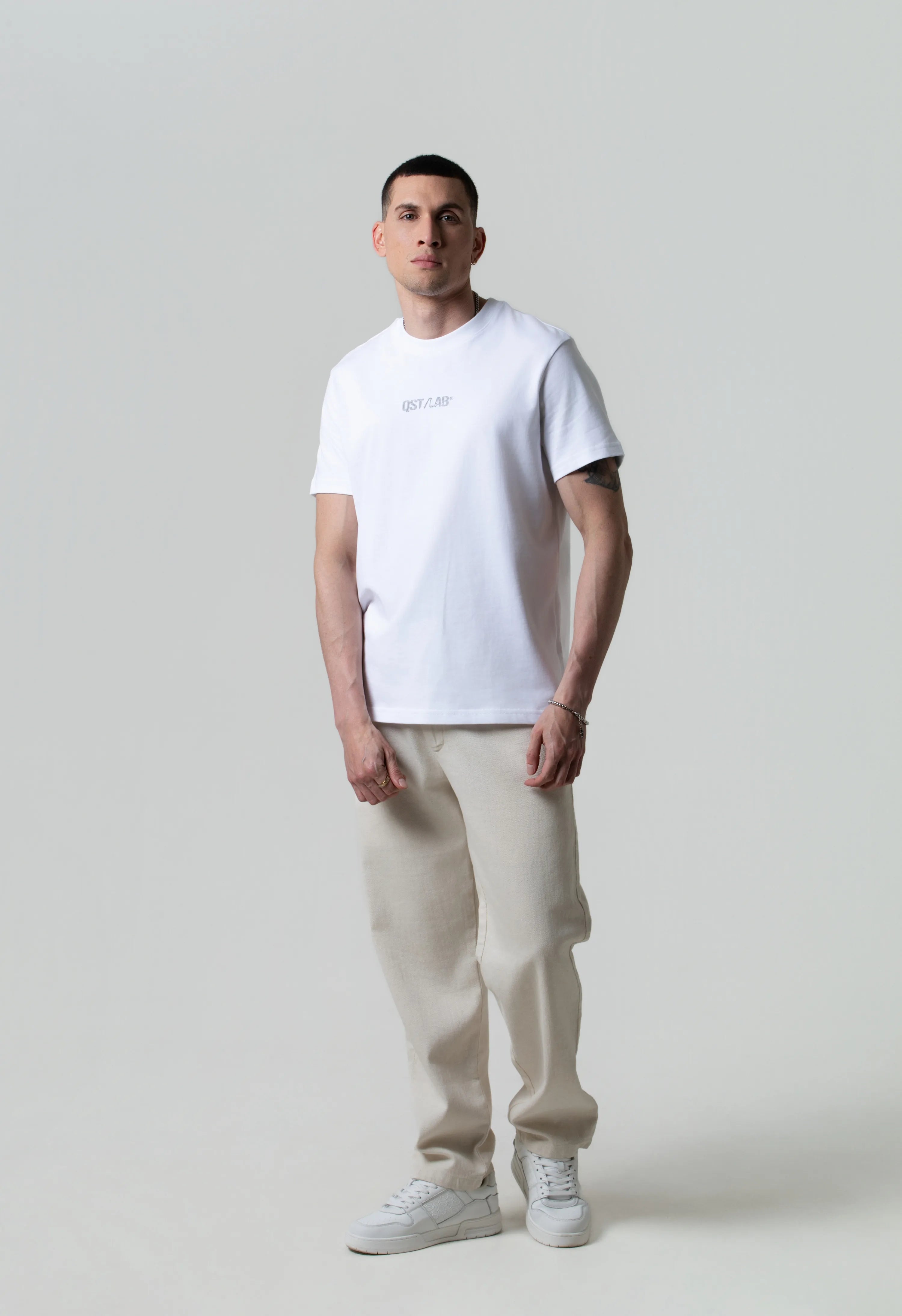 PANTALON TIPO CHINO COLOR CRUDO