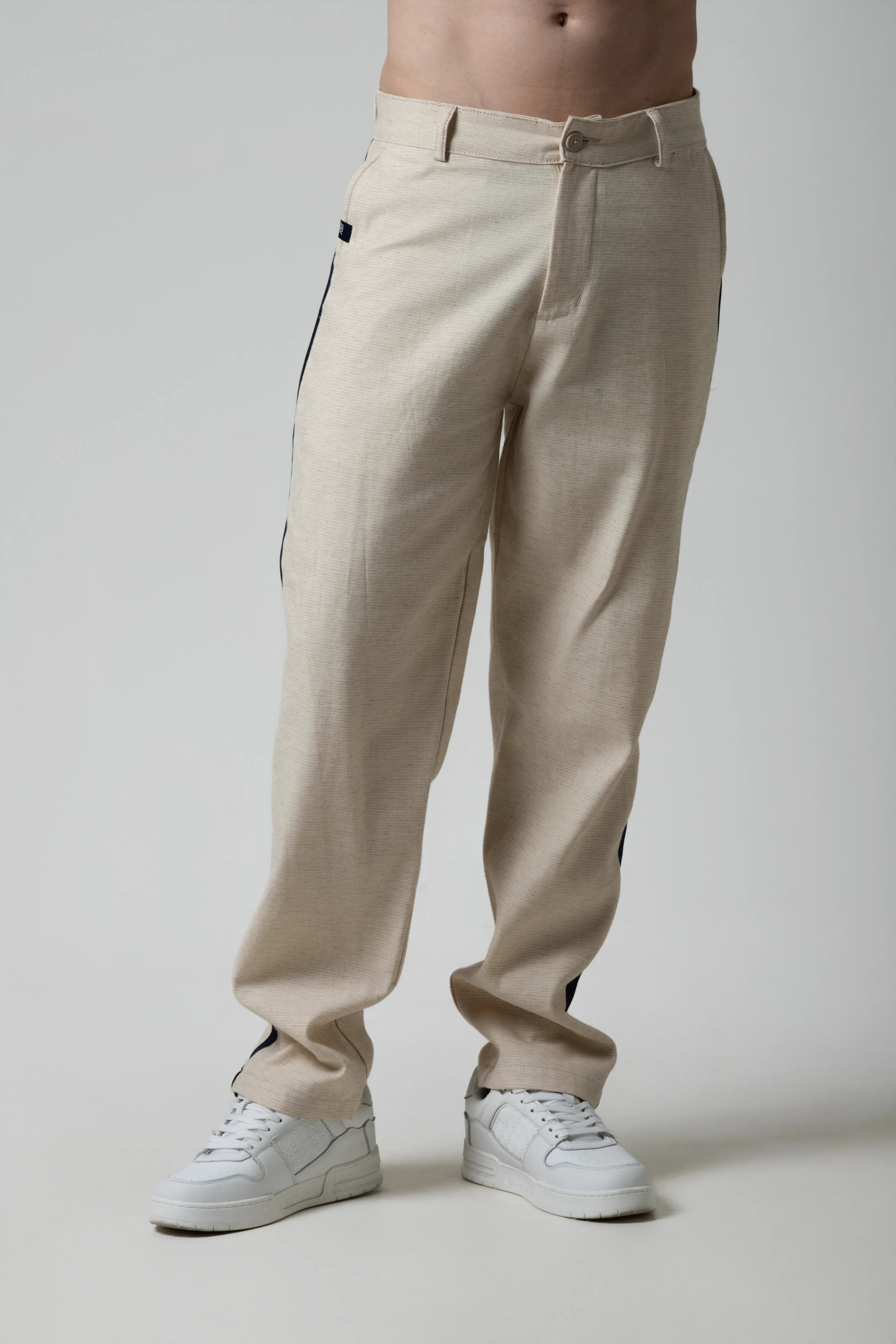 PANTALON TIPO CHINO COLOR CRUDO