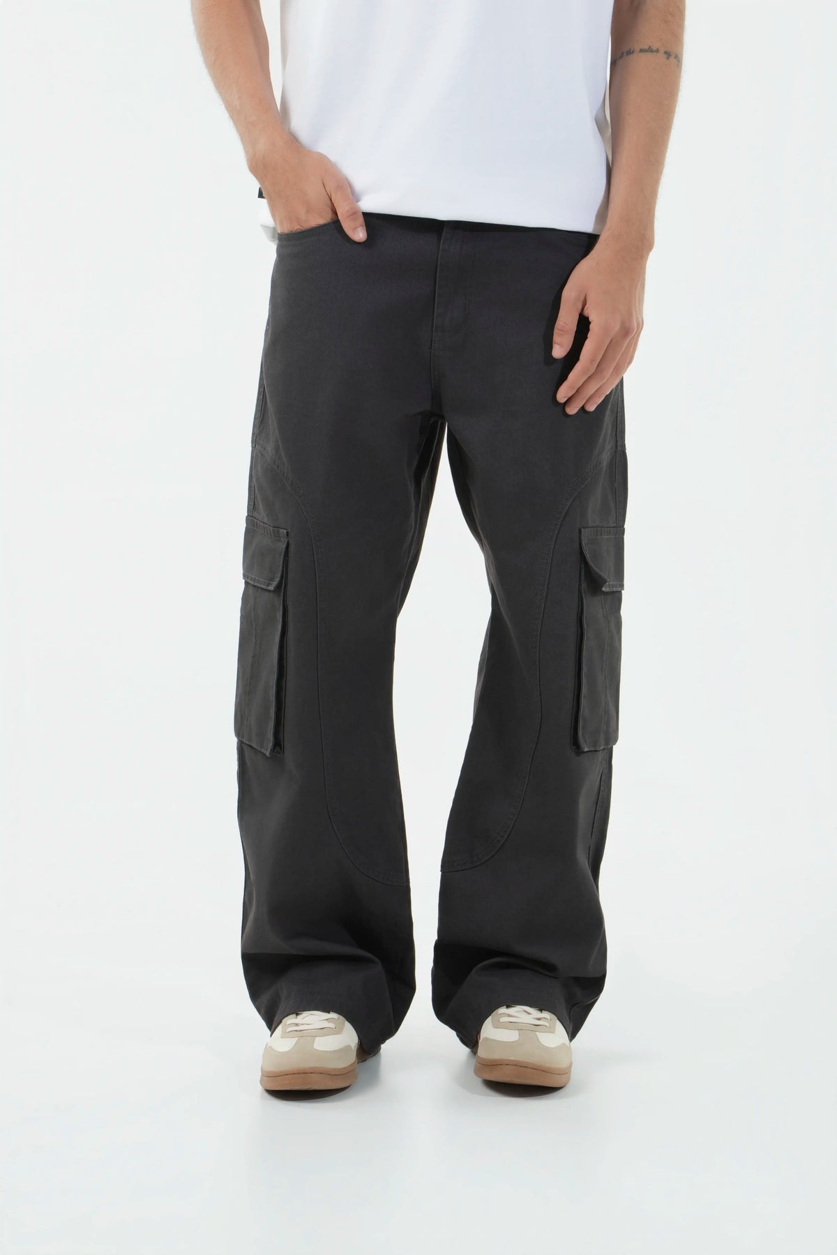 PANTALON CARGO COLOR GRIS OSCURO