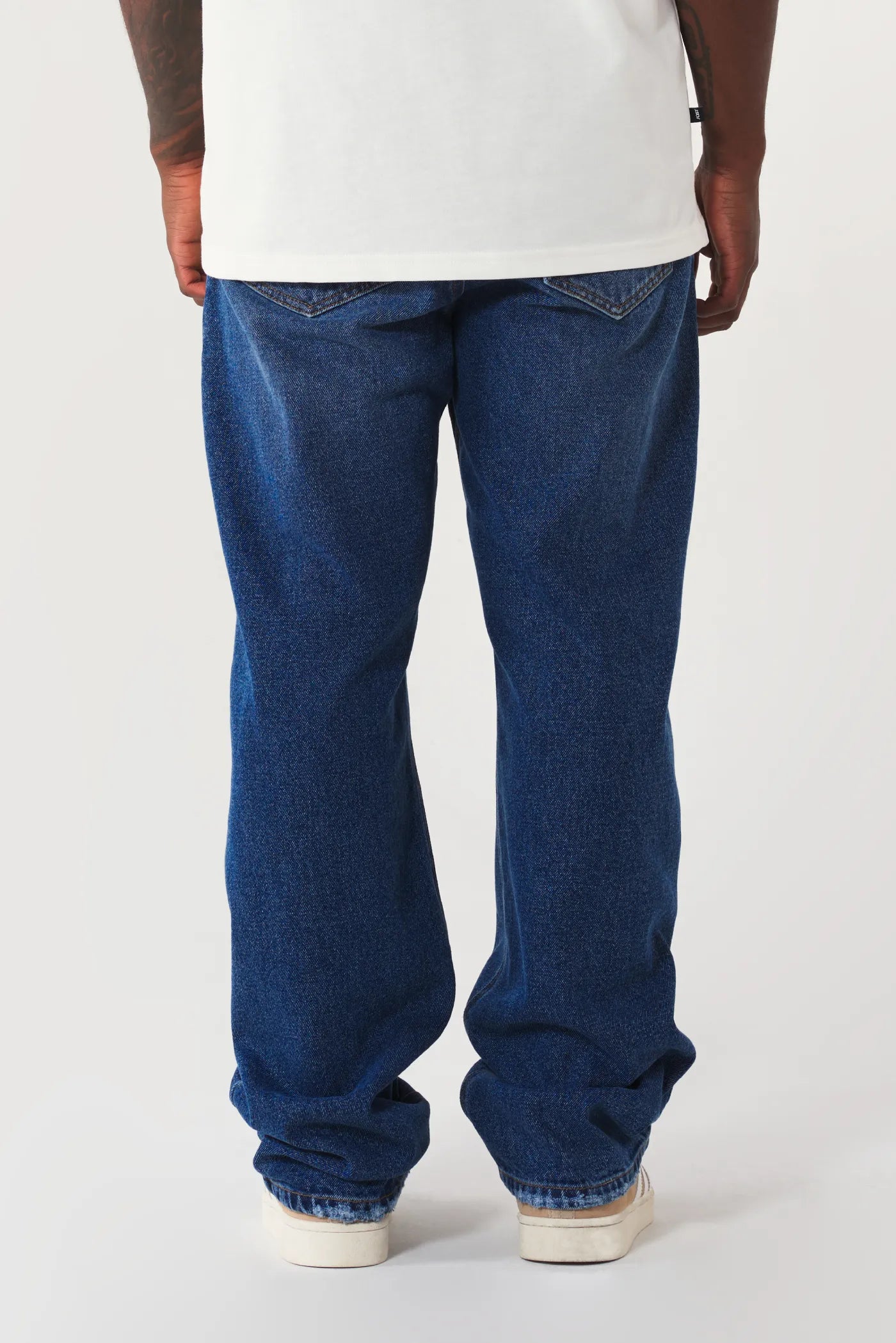 JEAN WIDE FIT, TONO AZUL OSCURO CON STONE