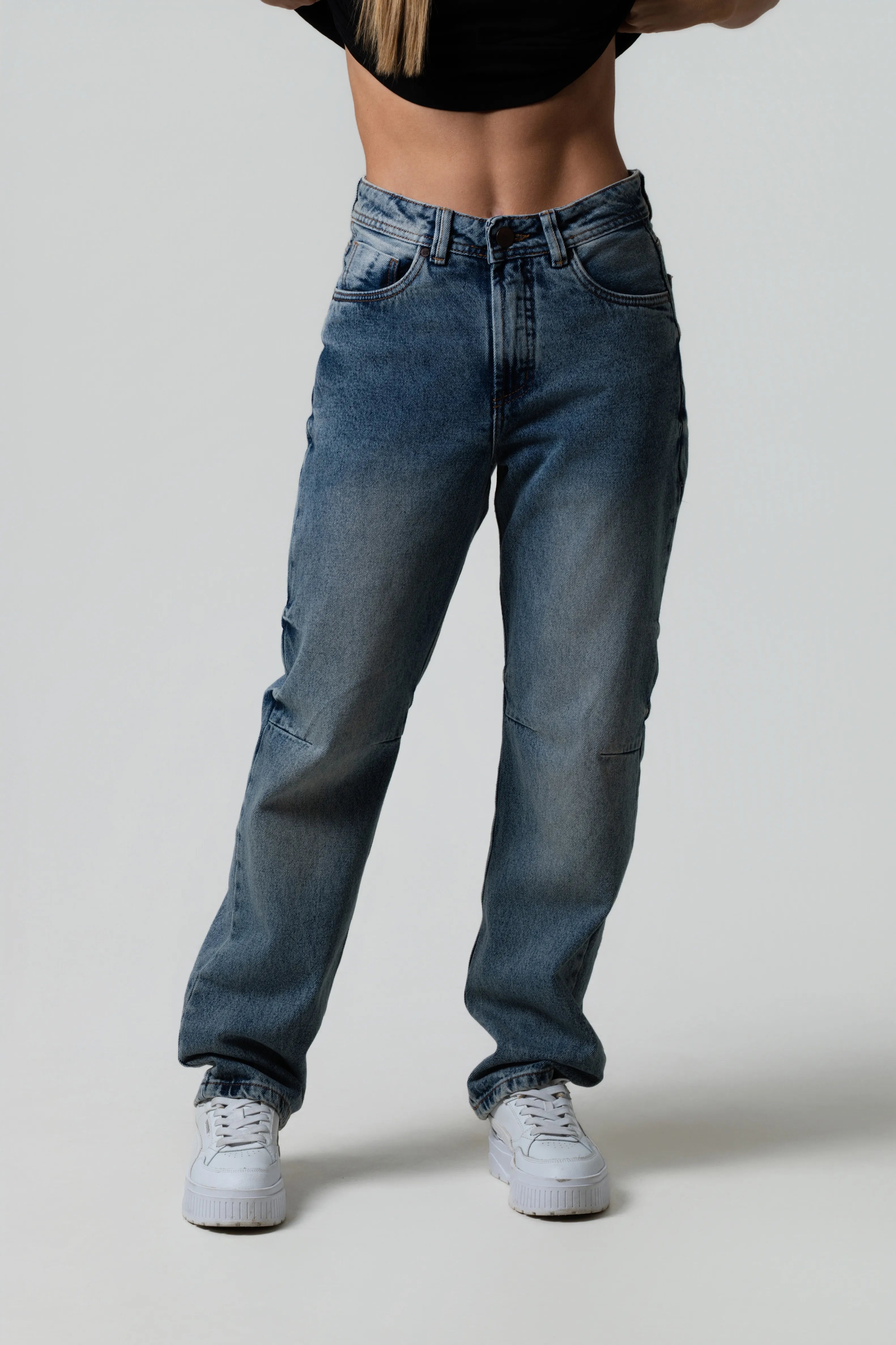 JEAN 5 BOLSILLOS COLOR AZUL MEDIO EMPOLVADO