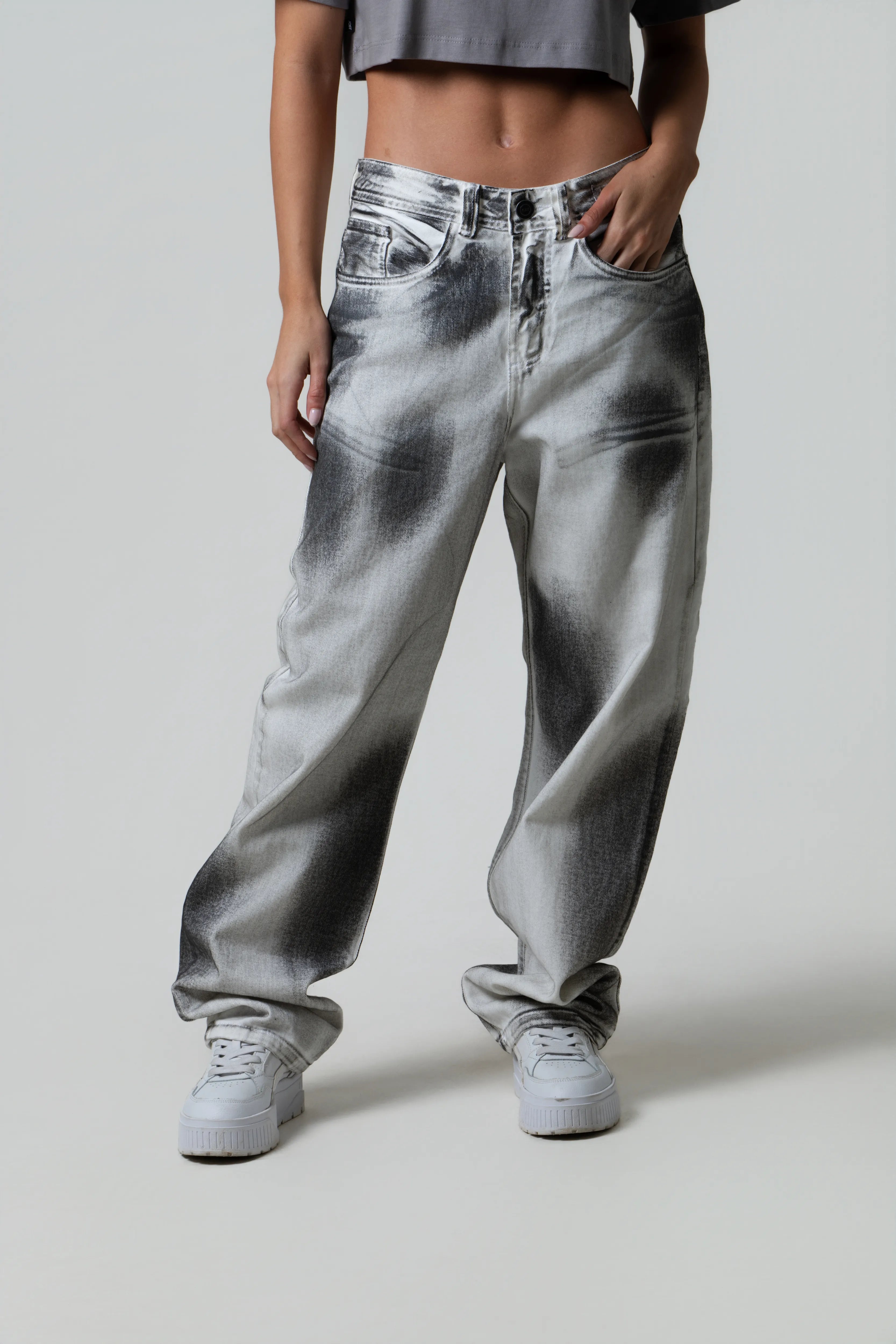 JEAN 5 BOLSILLOS COLOR GRIS HUMO