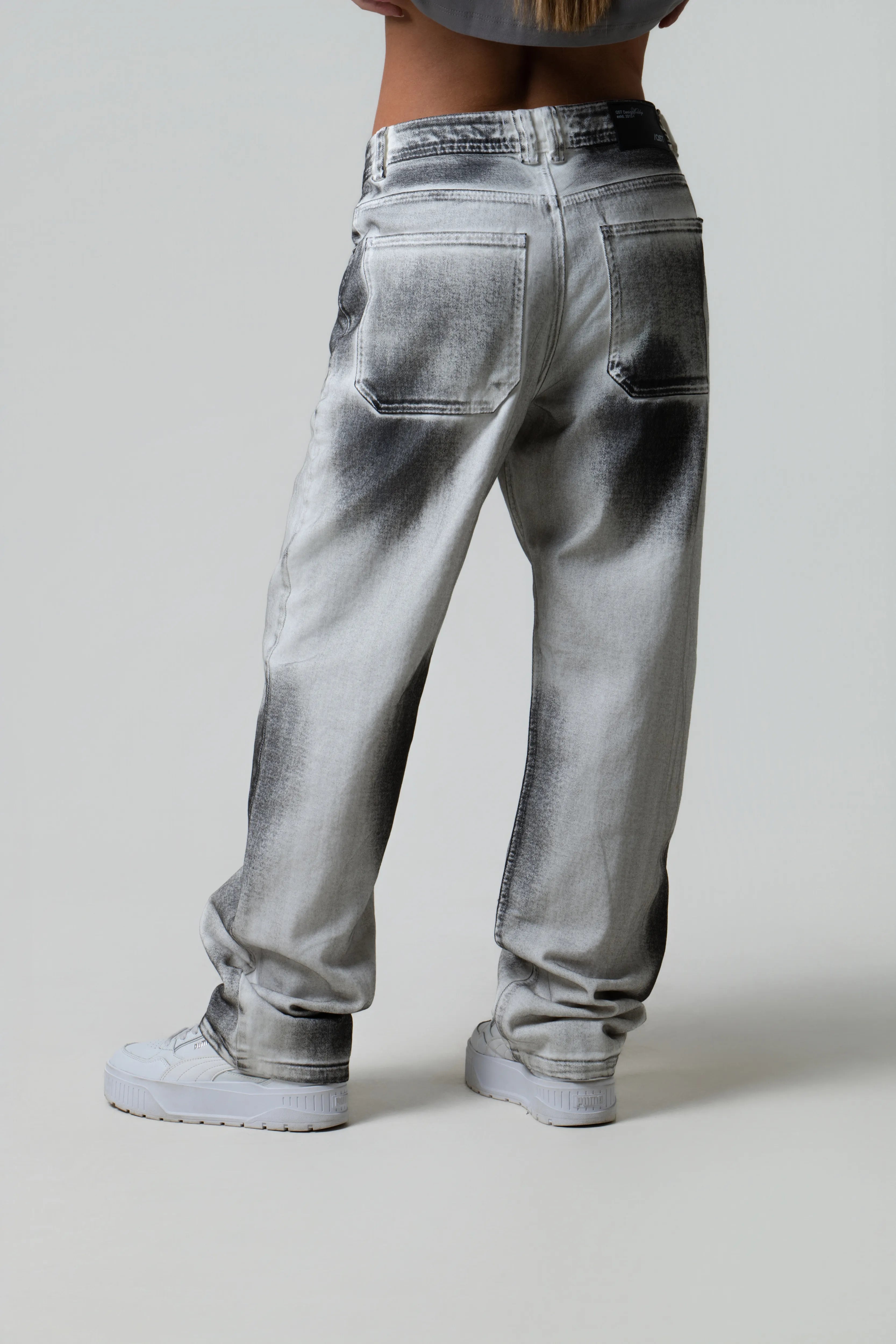 JEAN 5 BOLSILLOS COLOR GRIS HUMO