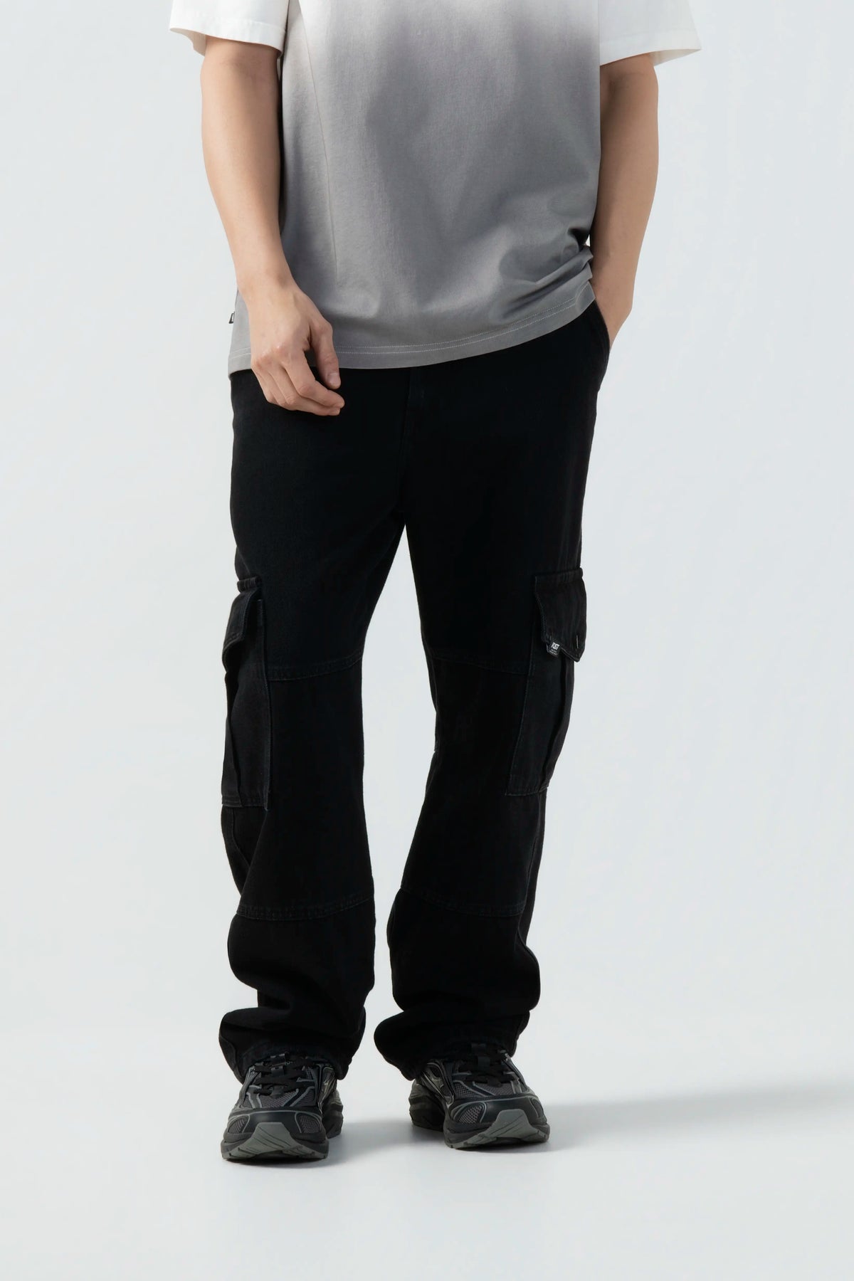 JEAN CARGO COLOR NEGRO