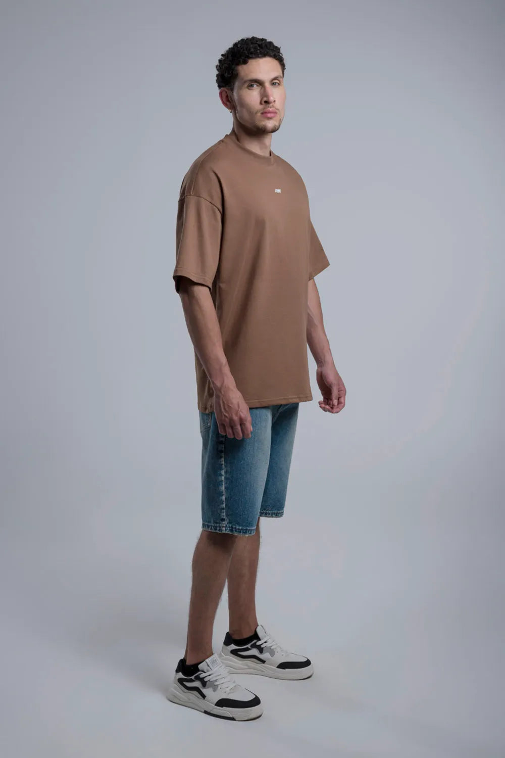 CAMISETA OVERSIZE CNCPTS ESENCIAL COLOR CAFE - QST