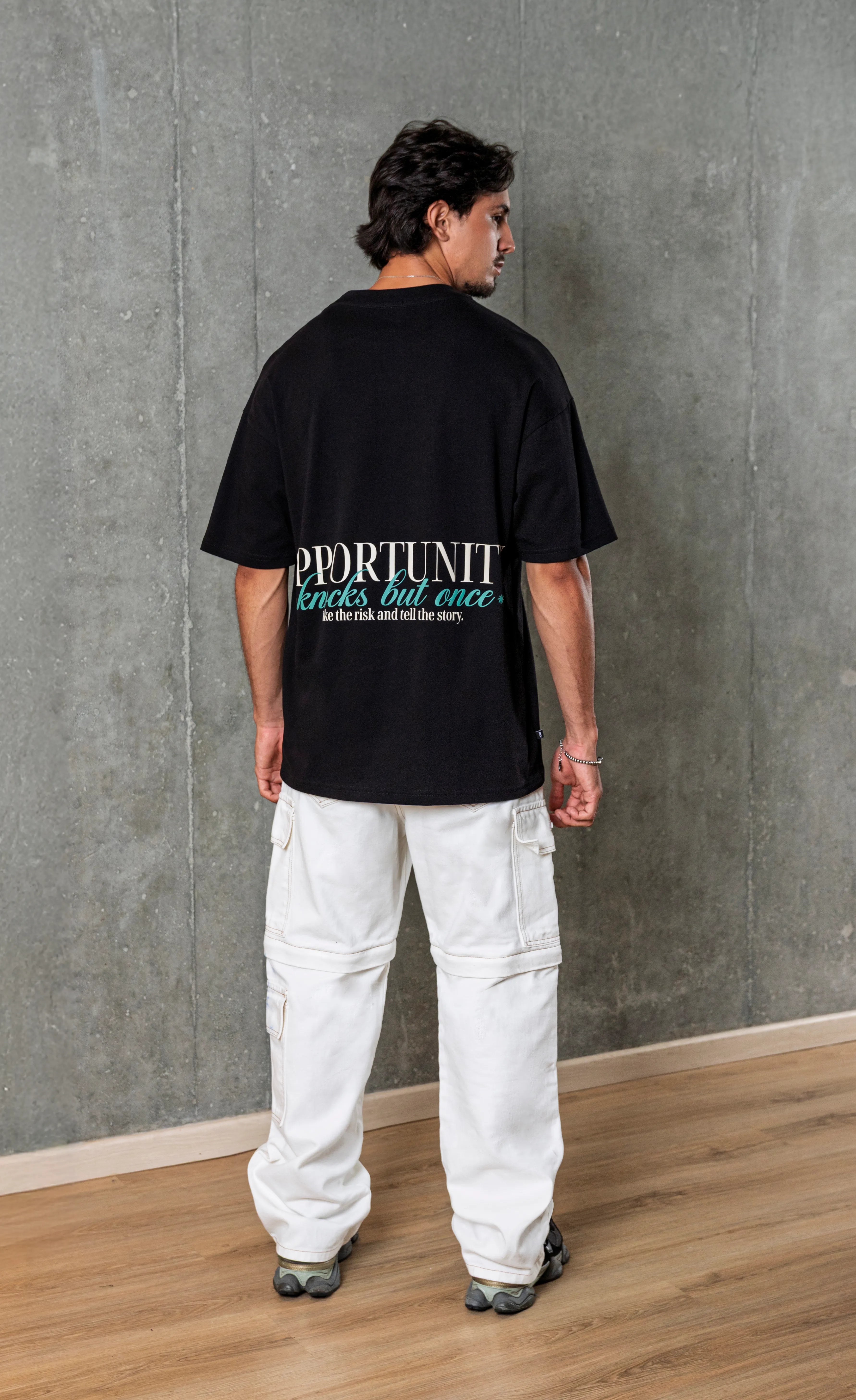 CAMISETA OVERSIZE NEGRO OPPORTUNITY