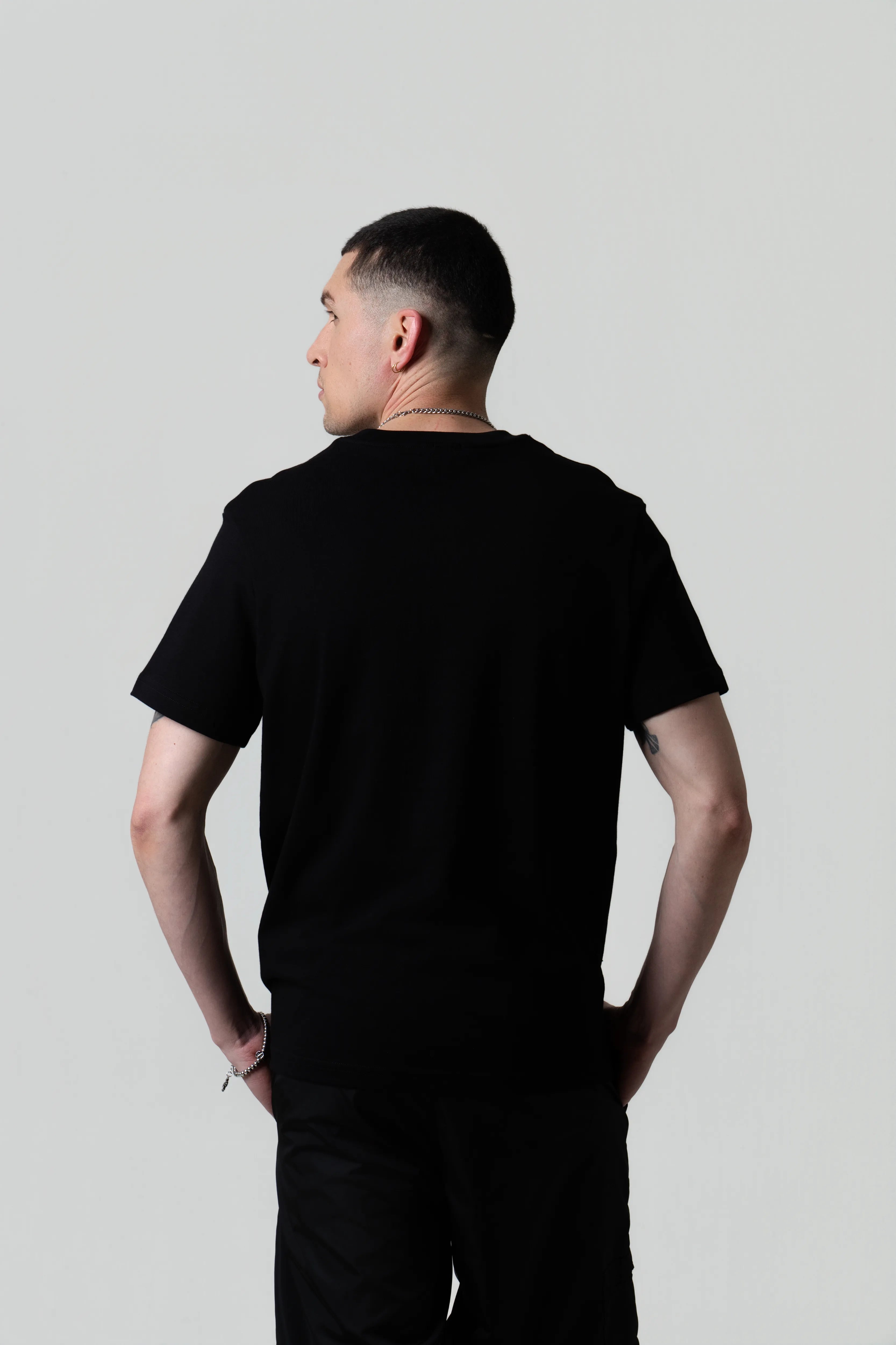 CAMISETA MANGA CORTA COLOR NEGRO