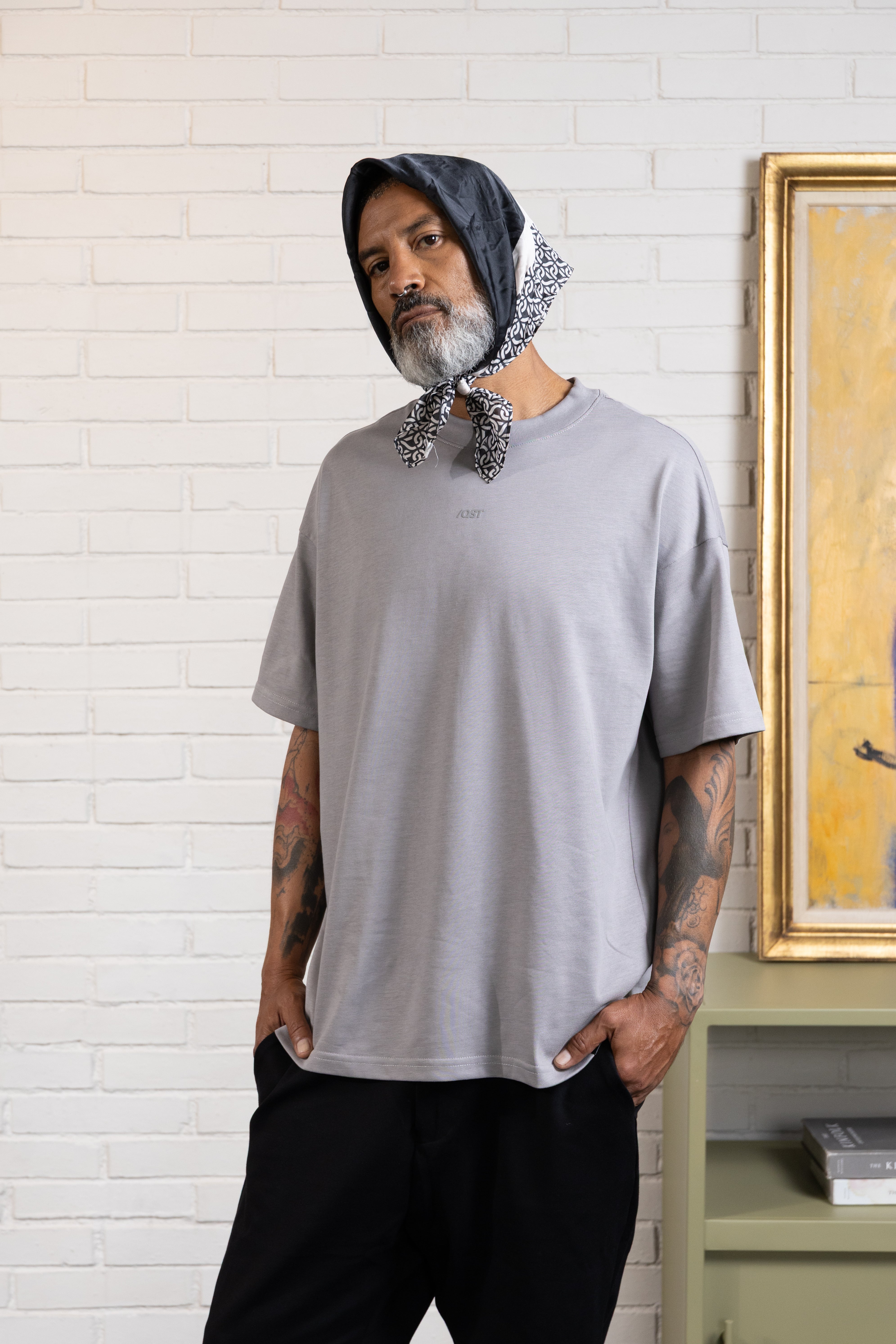 CAMISETA MANGA CORTA COLOR GRIS AVE