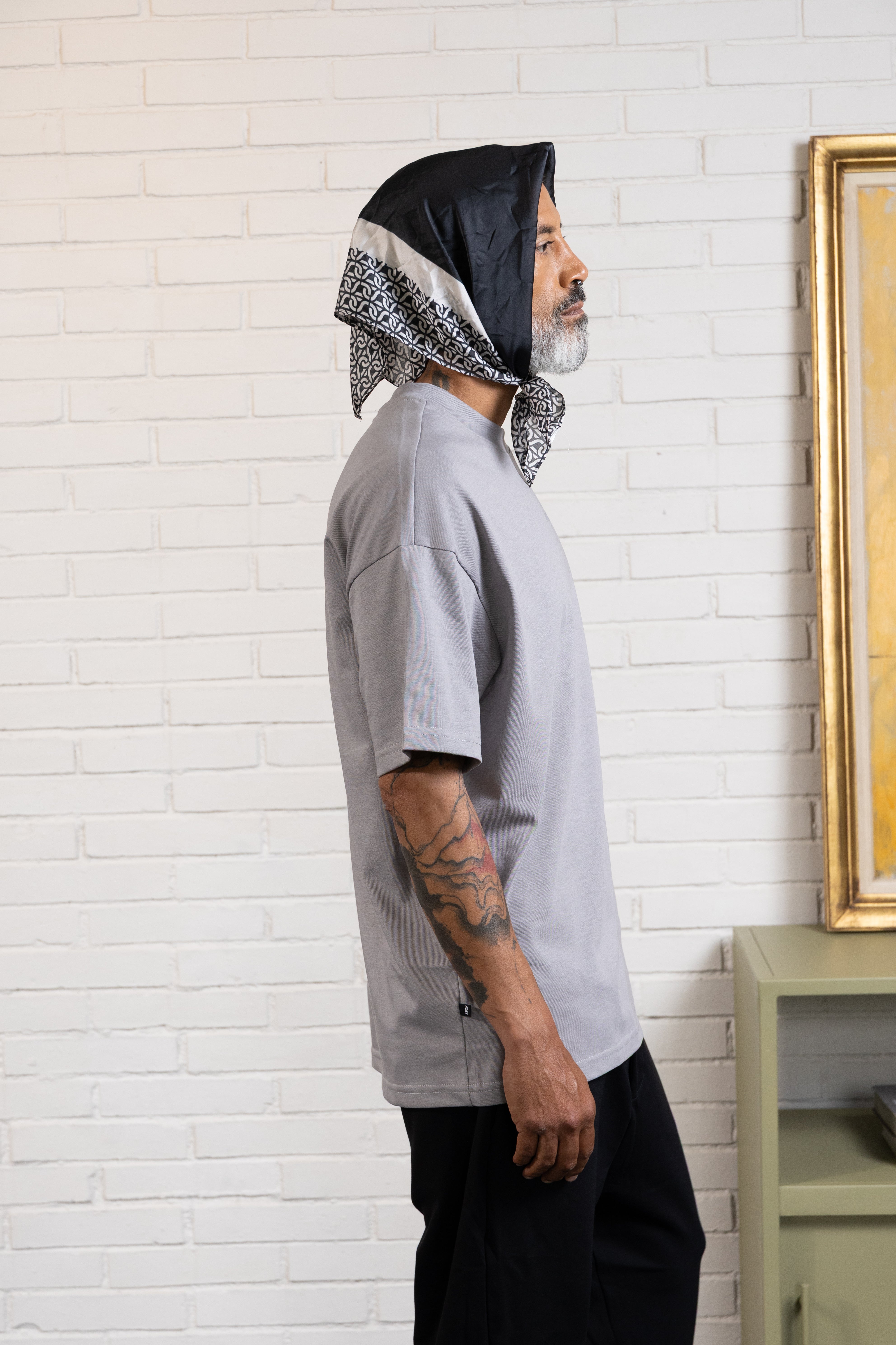 CAMISETA MANGA CORTA COLOR GRIS AVE