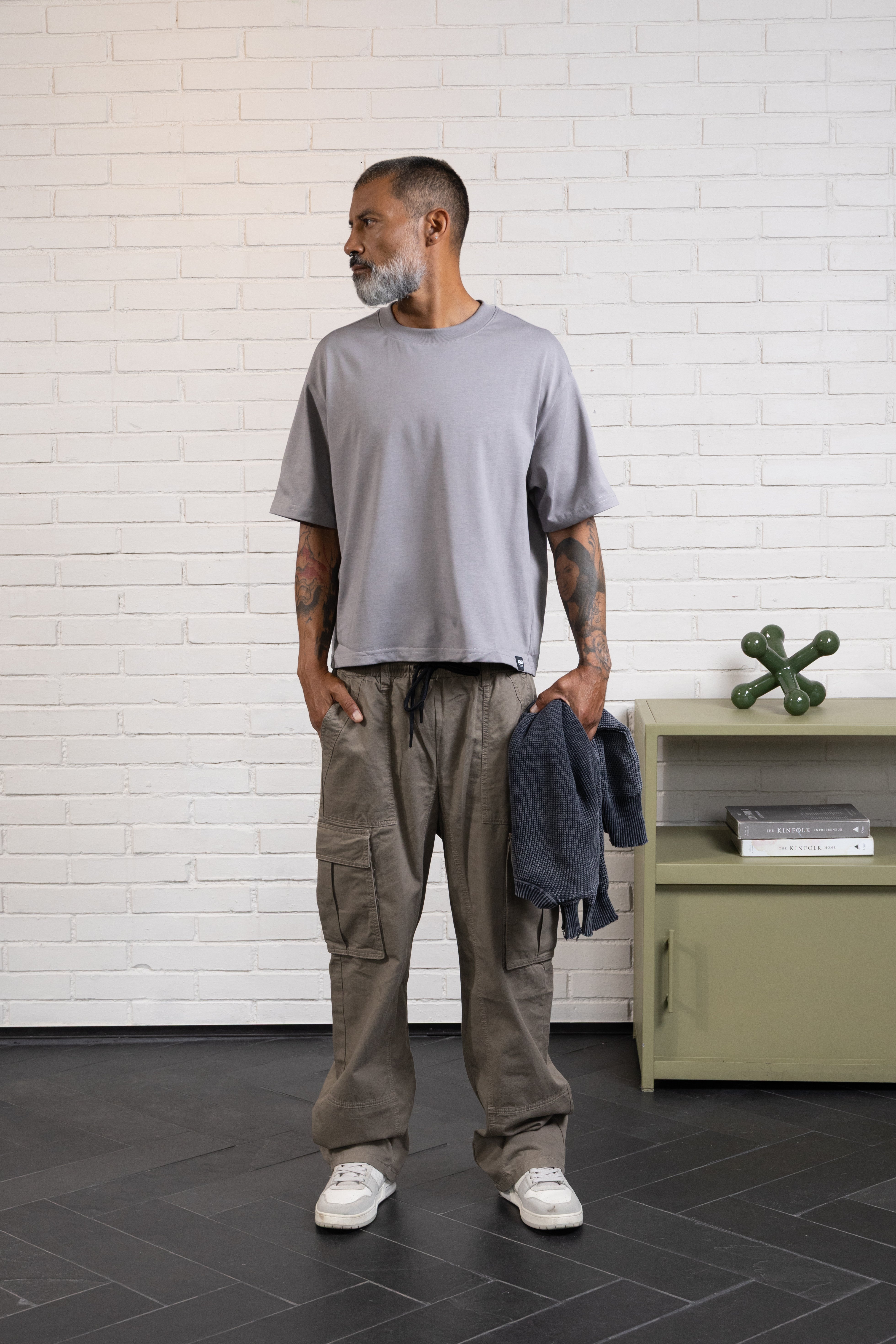 CAMISETA MANGA CORTA COLOR GRIS AVE