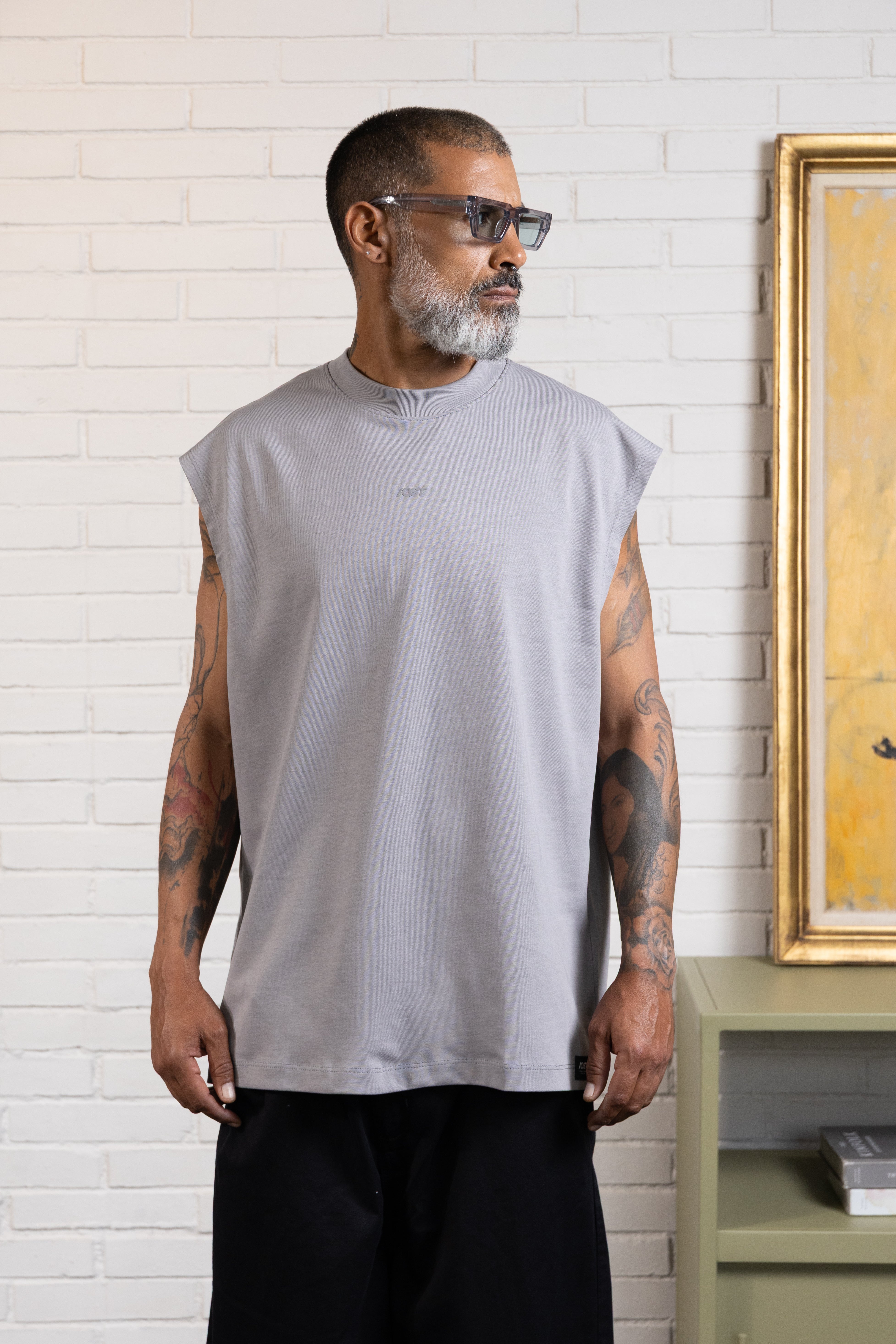 CAMISETA MANGA CORTA COLOR GRIS AVE