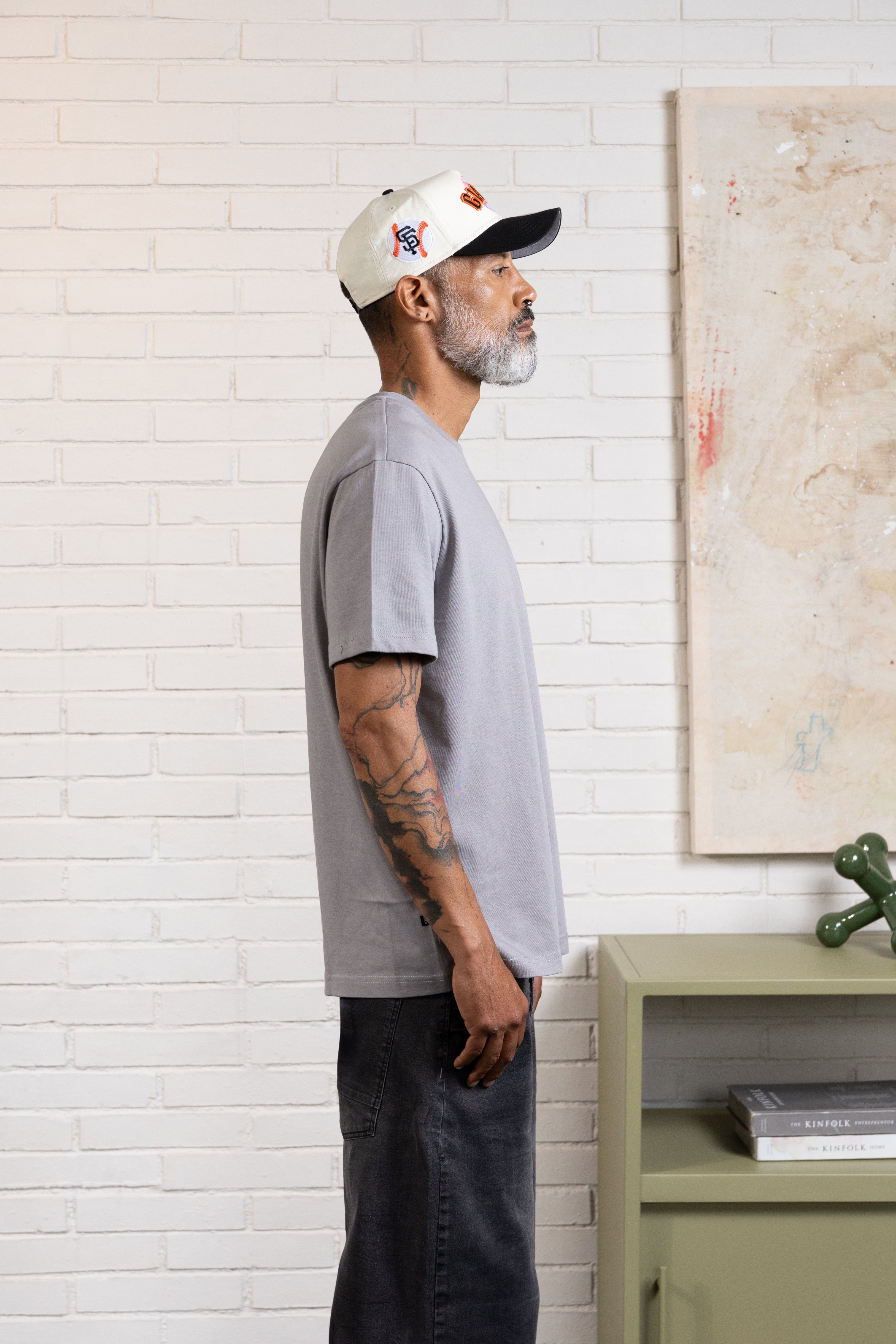 CAMISETA MANGA CORTA COLOR GRIS AVE