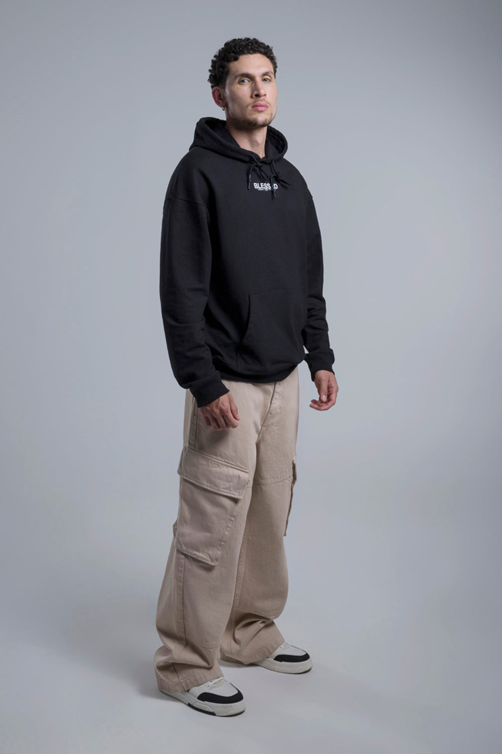 BUZO CERRADO COLOR NEGRO - QST