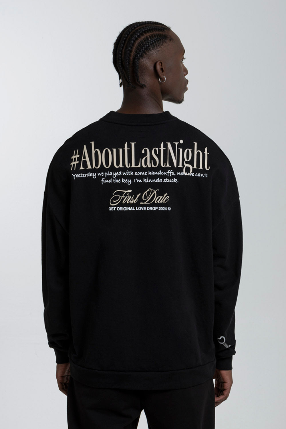 BUZO CERRADO COLOR NEGRO - QST