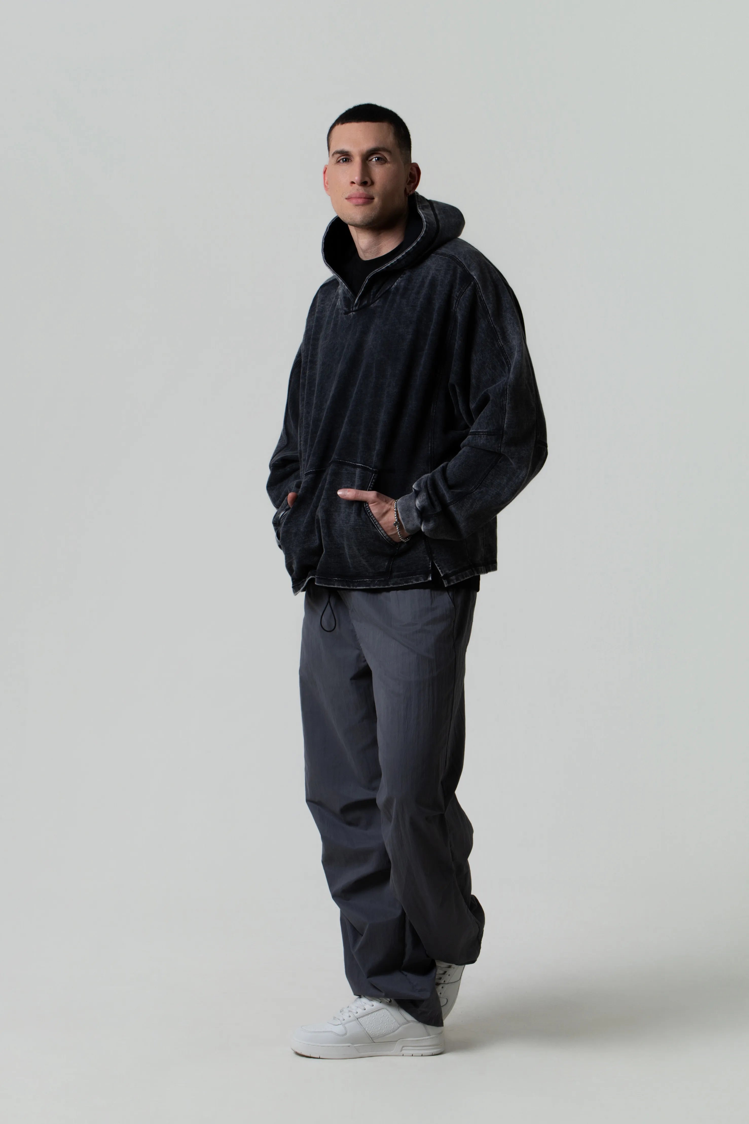 BUZO CERRADO COLOR NEGRO