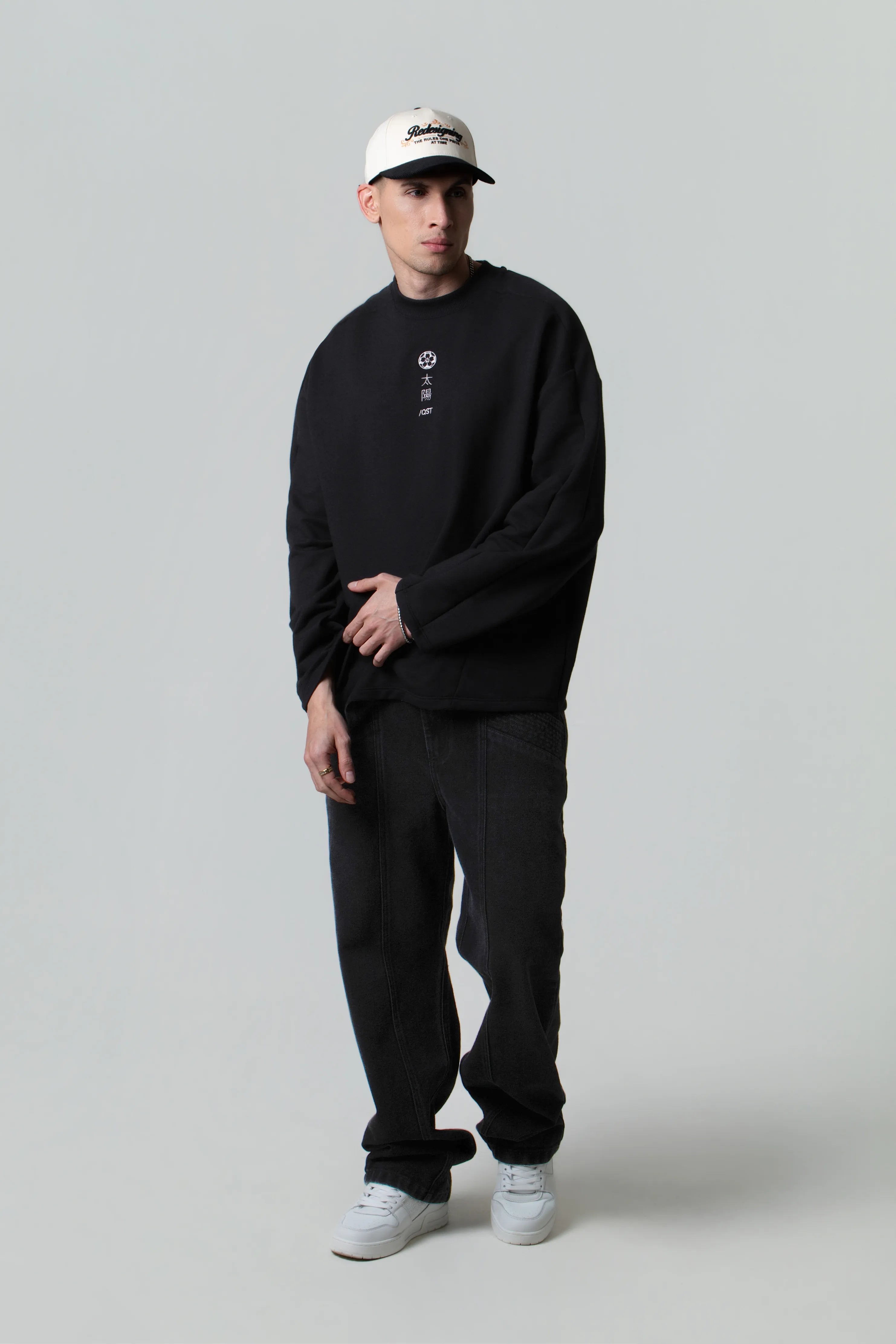 BUZO CERRADO COLOR NEGRO