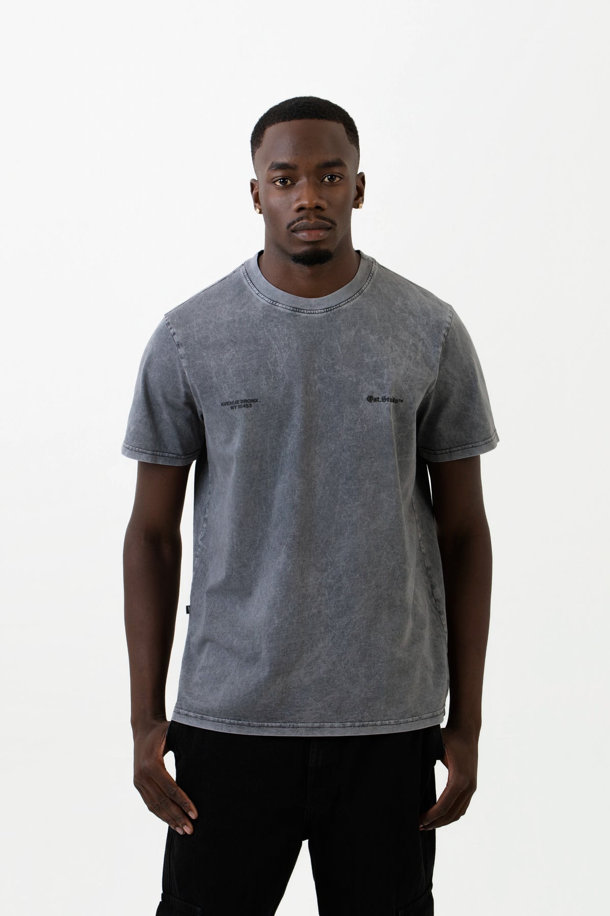 CAMISETA ESPECIAL ESTAMPADO LOCALIZADO COLOR GRIS CLR