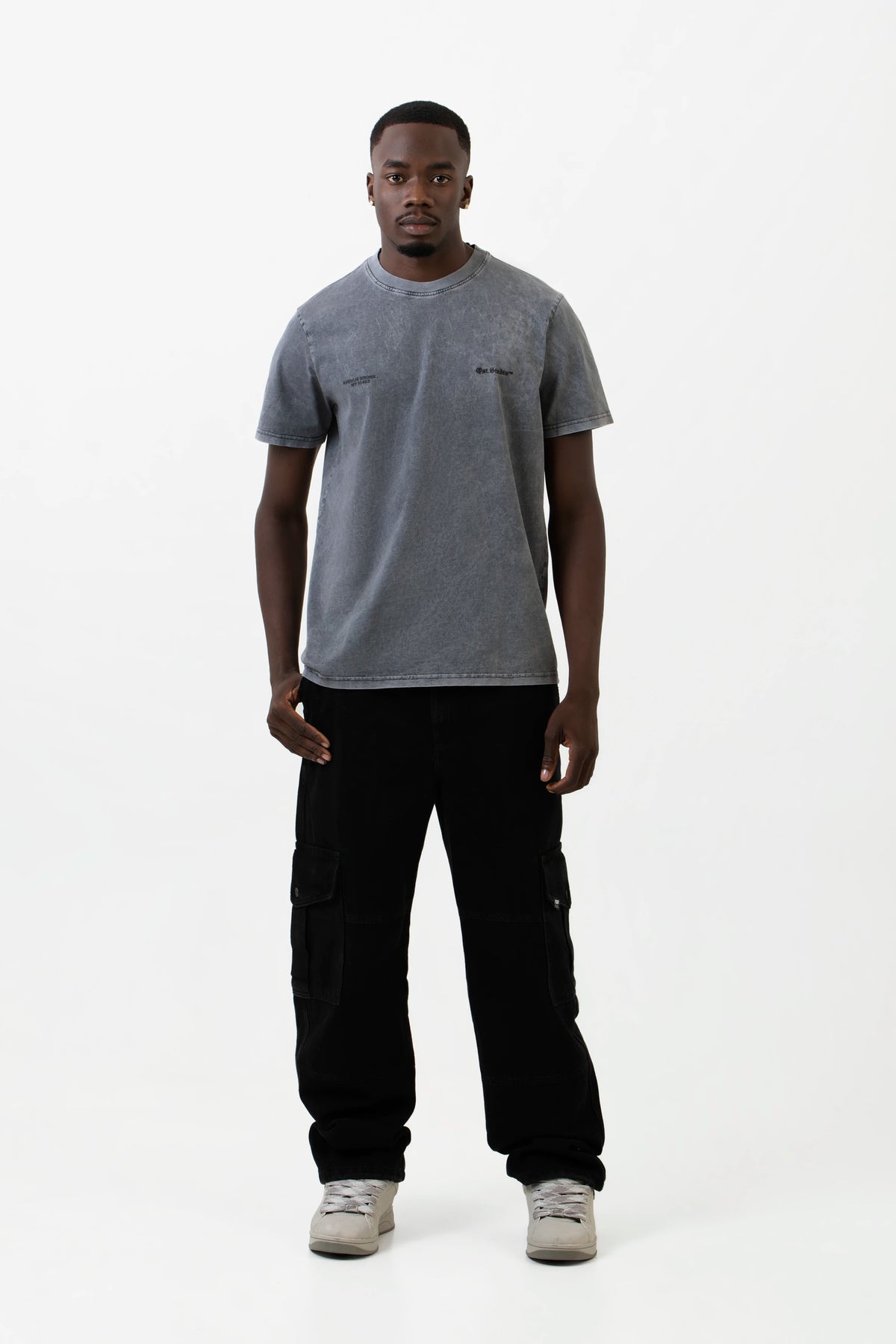 CAMISETA ESPECIAL ESTAMPADO LOCALIZADO COLOR GRIS CLR