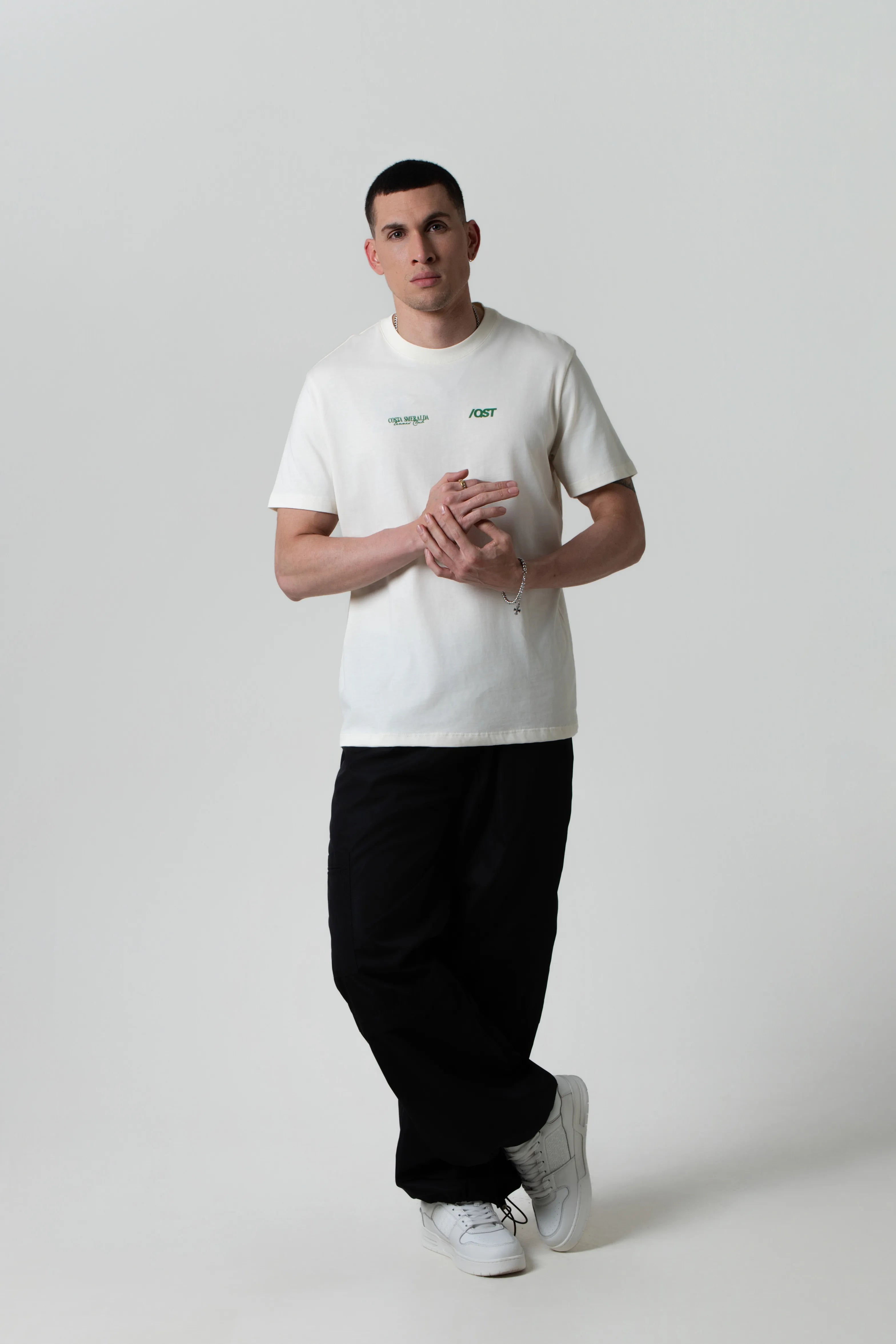 CAMISETA ESPECIAL ESTAMPADO LOCALIZADO COLOR IVORY