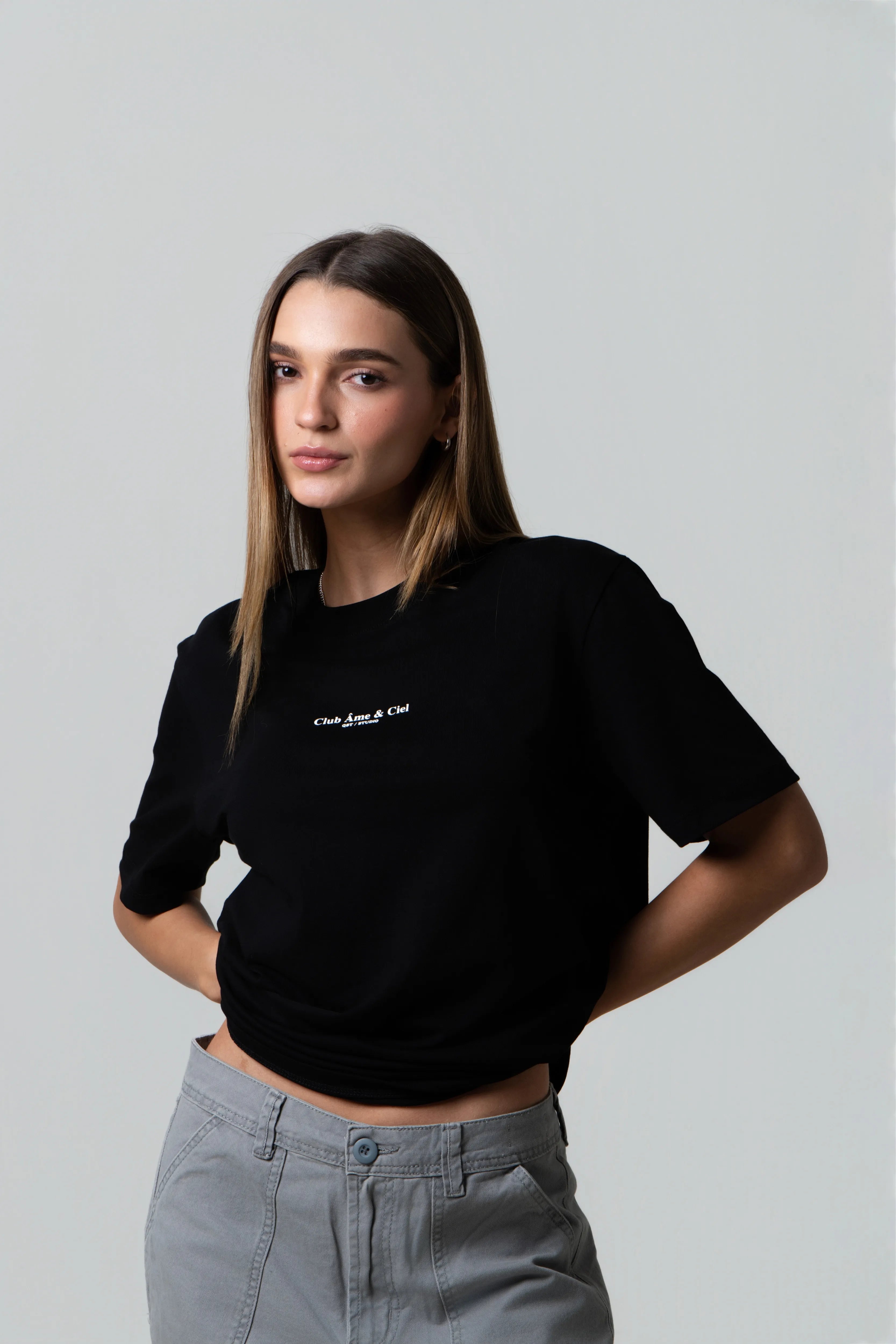 CAMISETA ESPECIAL ESTAMPADO LOCALIZADO COLOR NEGRO