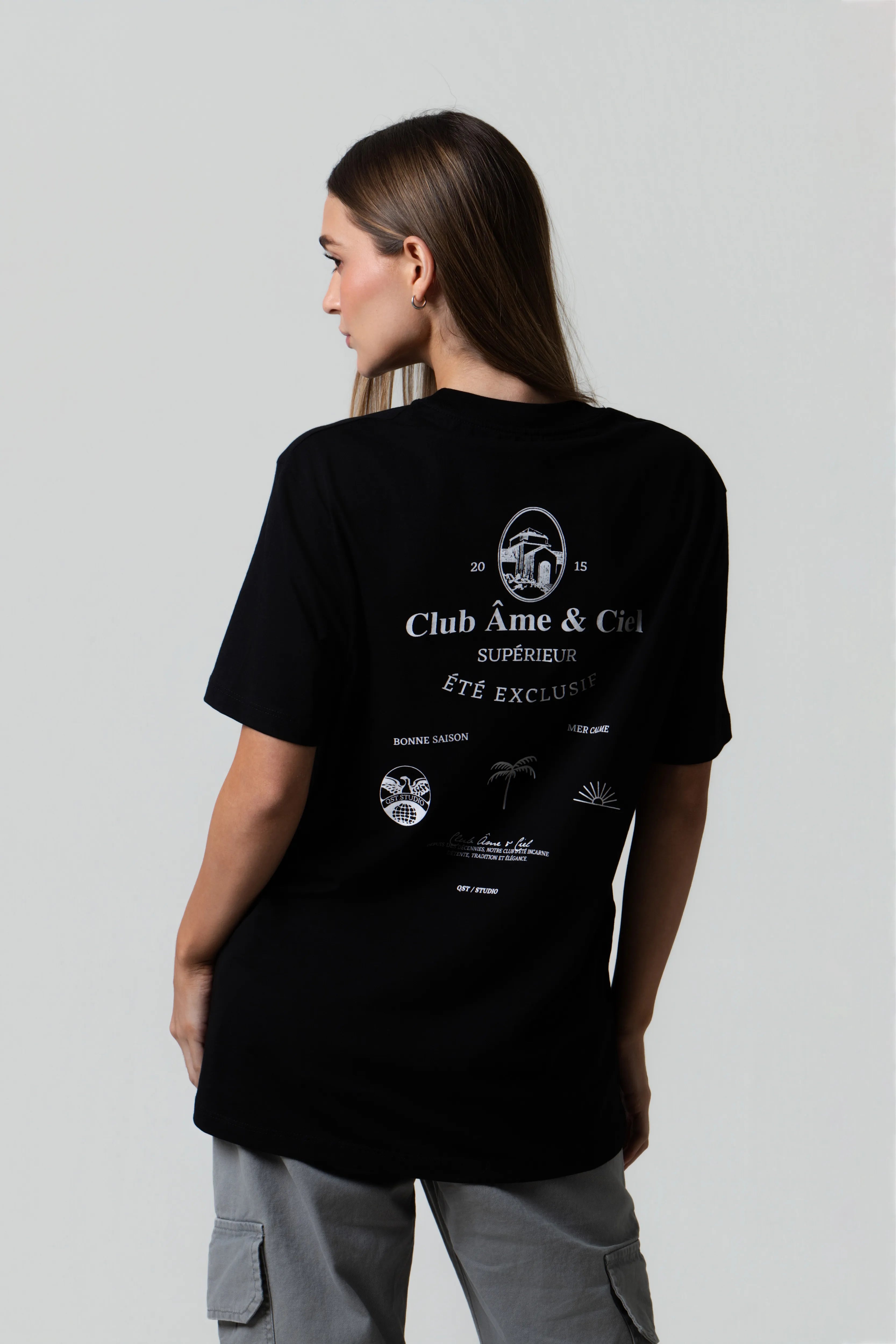 CAMISETA ESPECIAL ESTAMPADO LOCALIZADO COLOR NEGRO