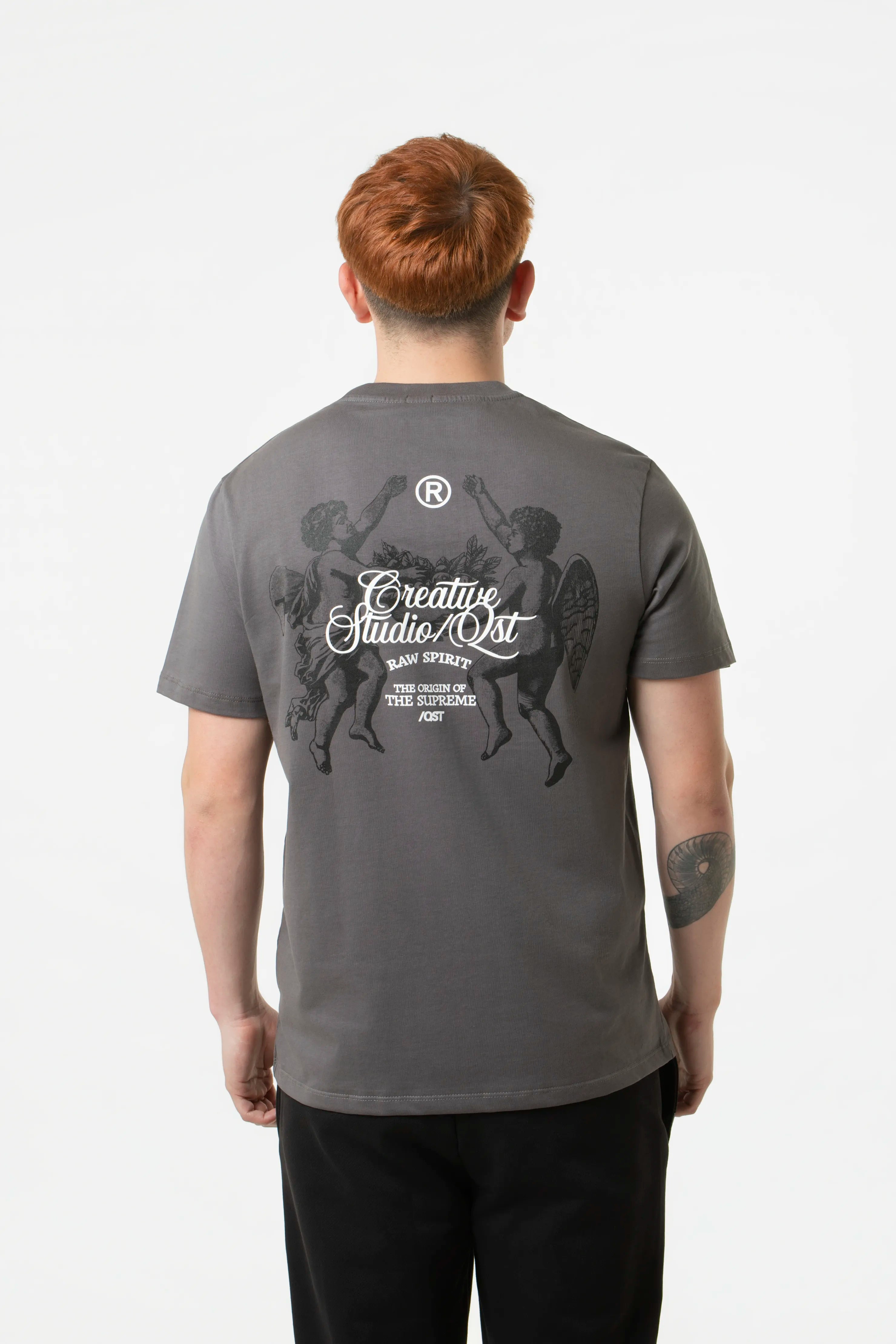 CAMISETA ESPECIAL ESTAMPADO LOCALIZADO COLOR NEGRO-GRIS