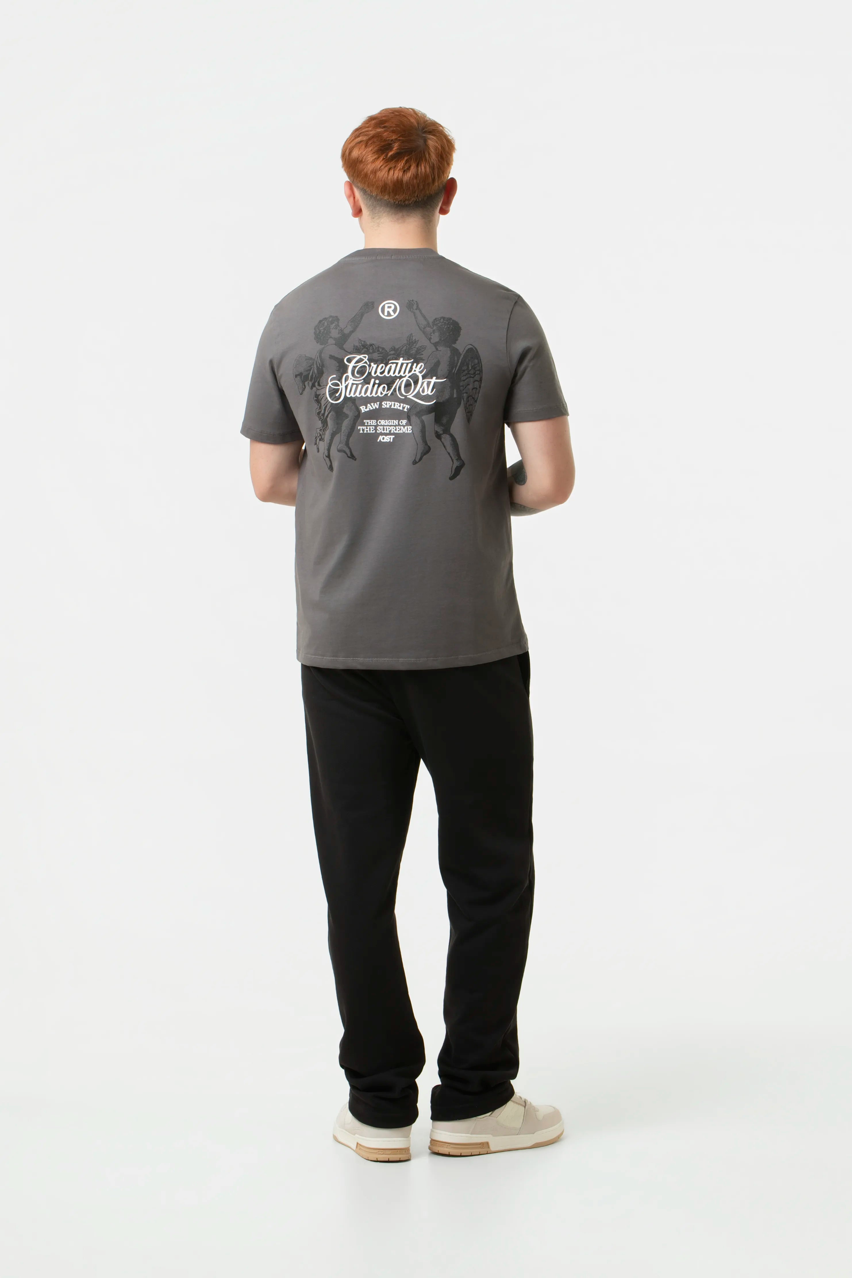 CAMISETA ESPECIAL ESTAMPADO LOCALIZADO COLOR NEGRO-GRIS