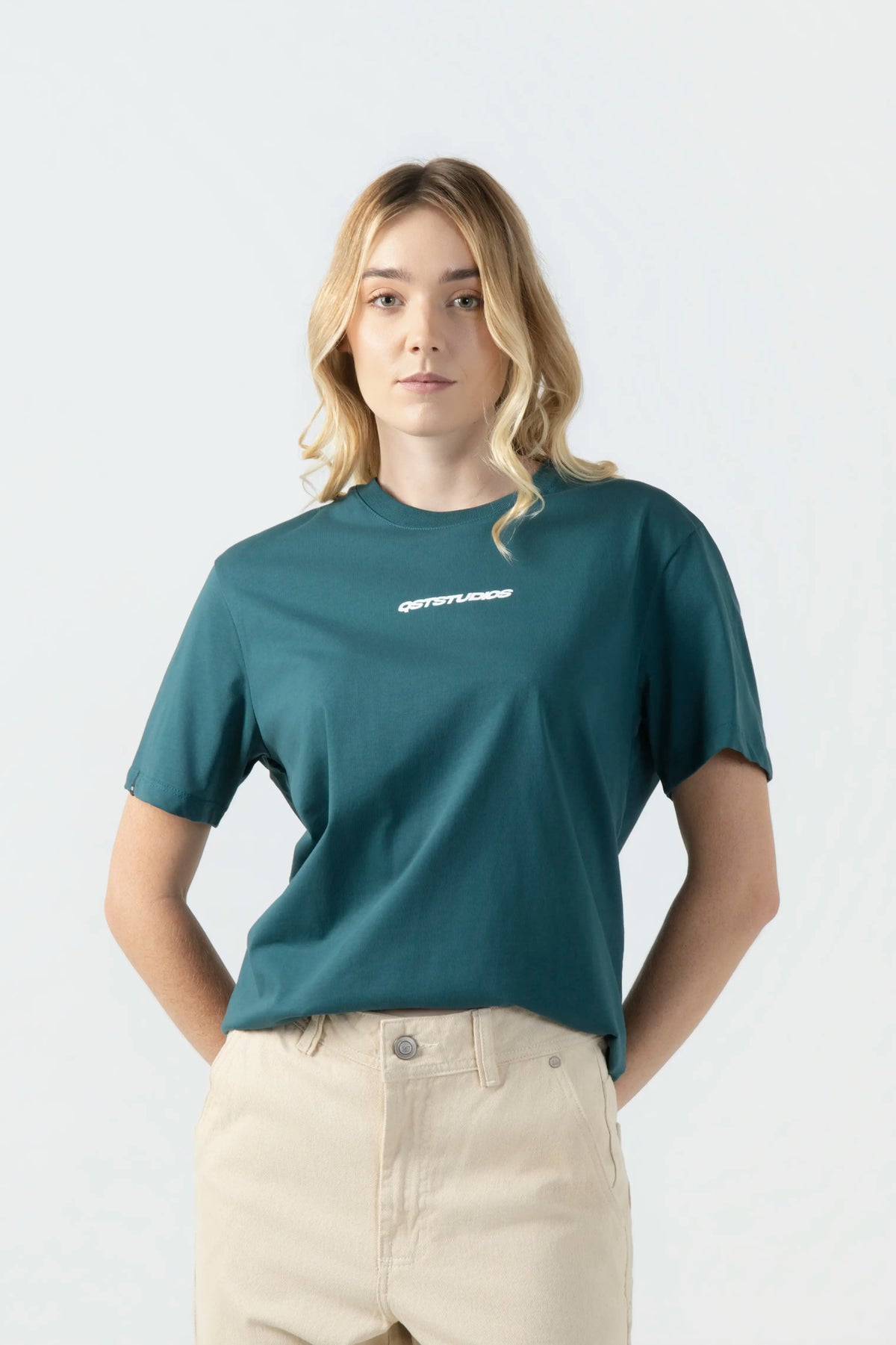 CAMISETA ESPECIAL ESTAMPADO LOCALIZADO COLOR VERDE BOTELLA