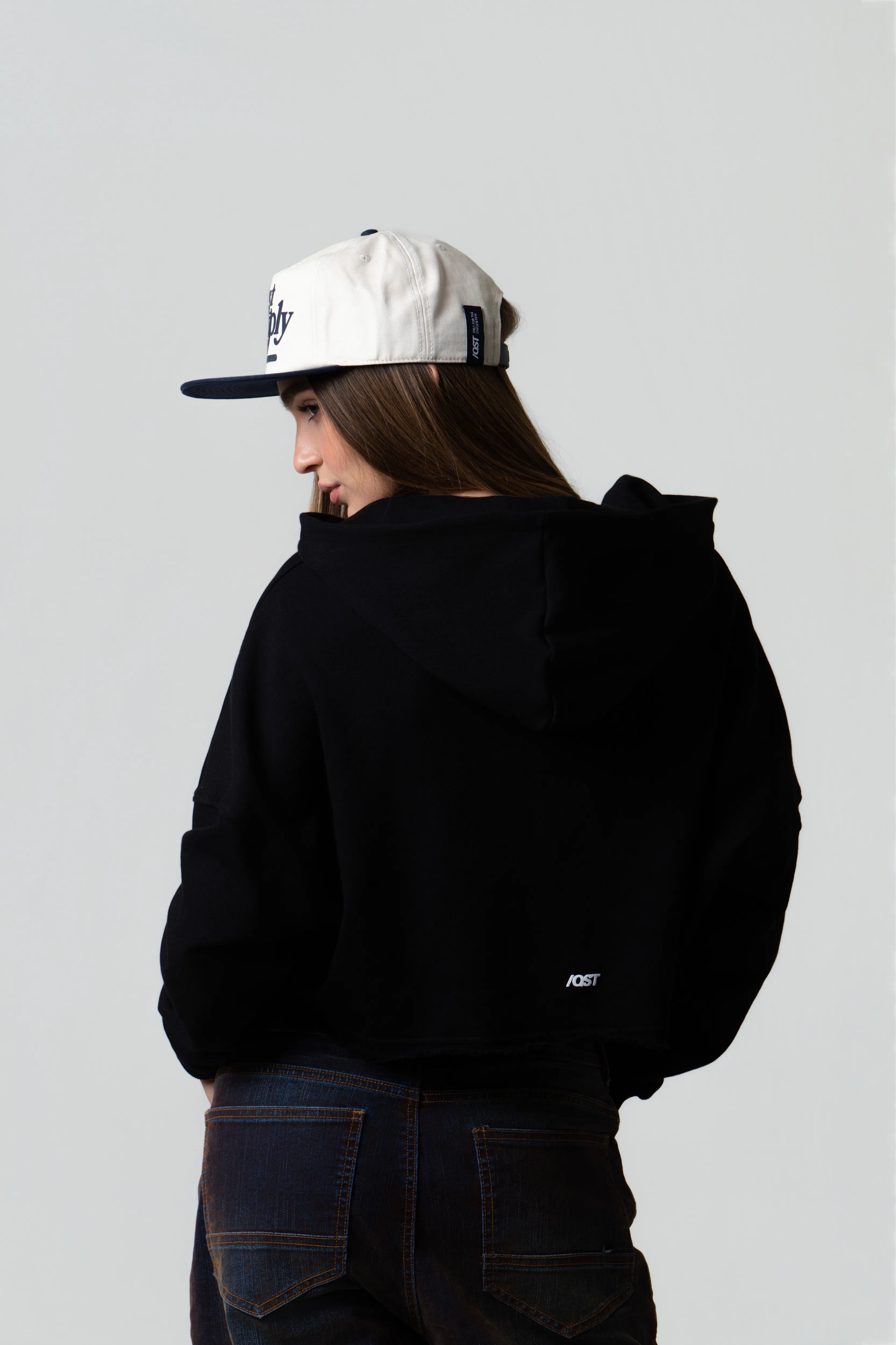 BUZO CERRADO COLOR NEGRO