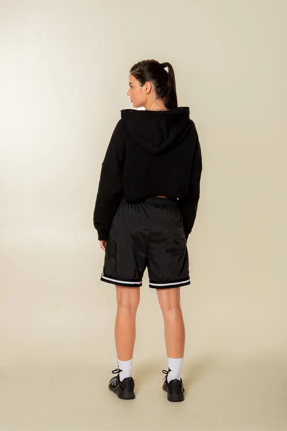 BUZO CERRADO COLOR NEGRO