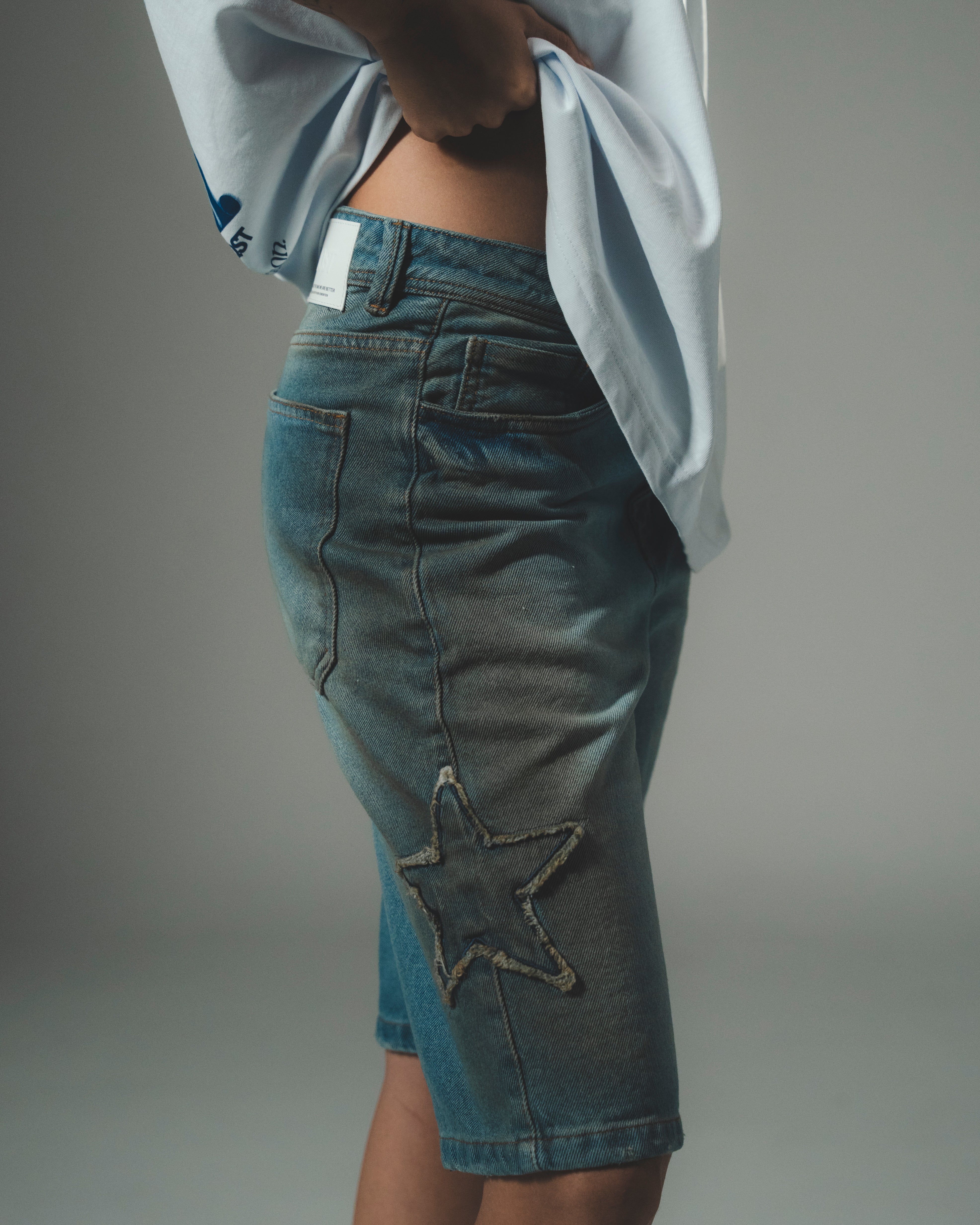 BERMUDA 5 BOLSILLOS COLOR AZUL REY EMPOLVADO-IVORY