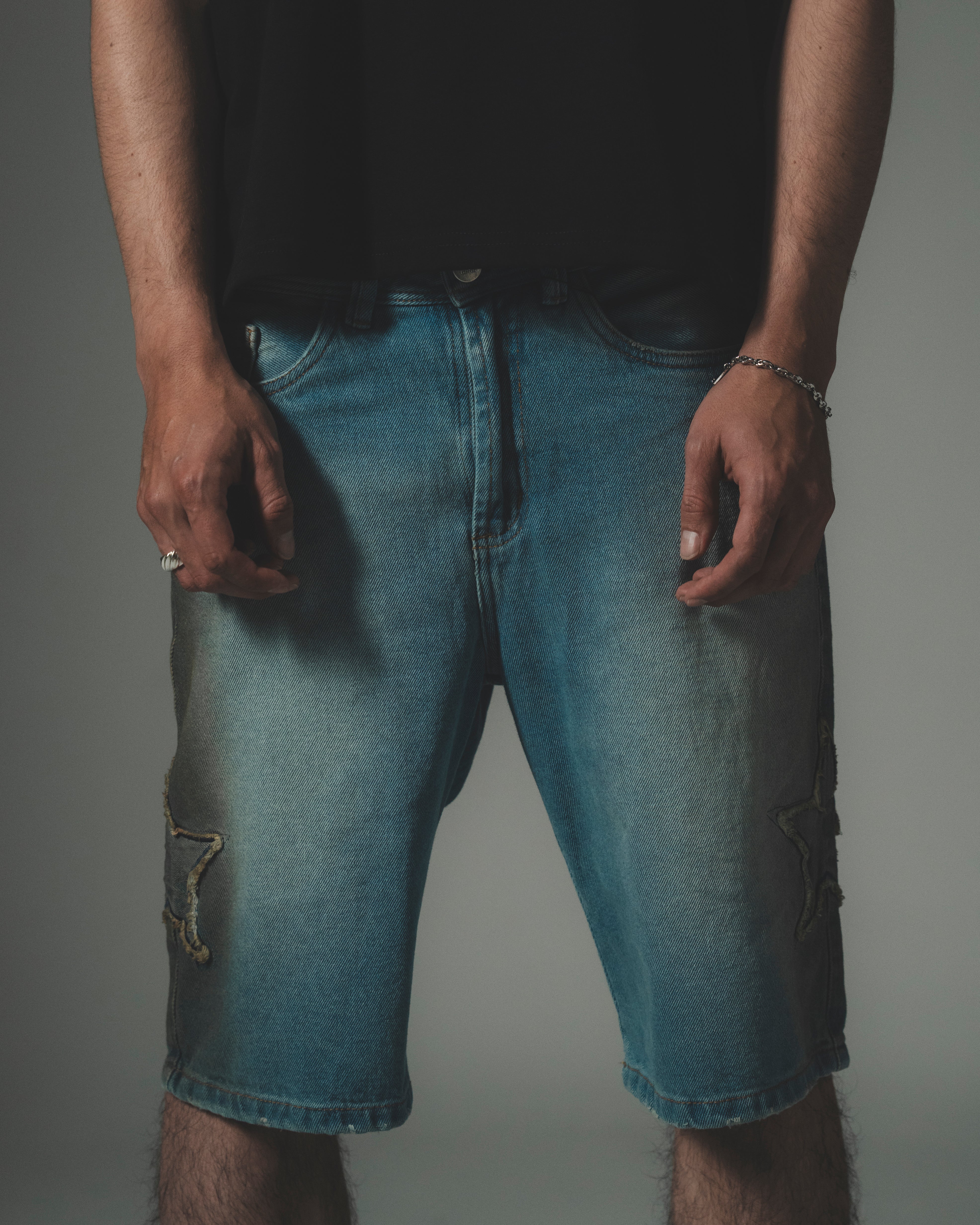 BERMUDA 5 BOLSILLOS COLOR AZUL REY EMPOLVADO-IVORY