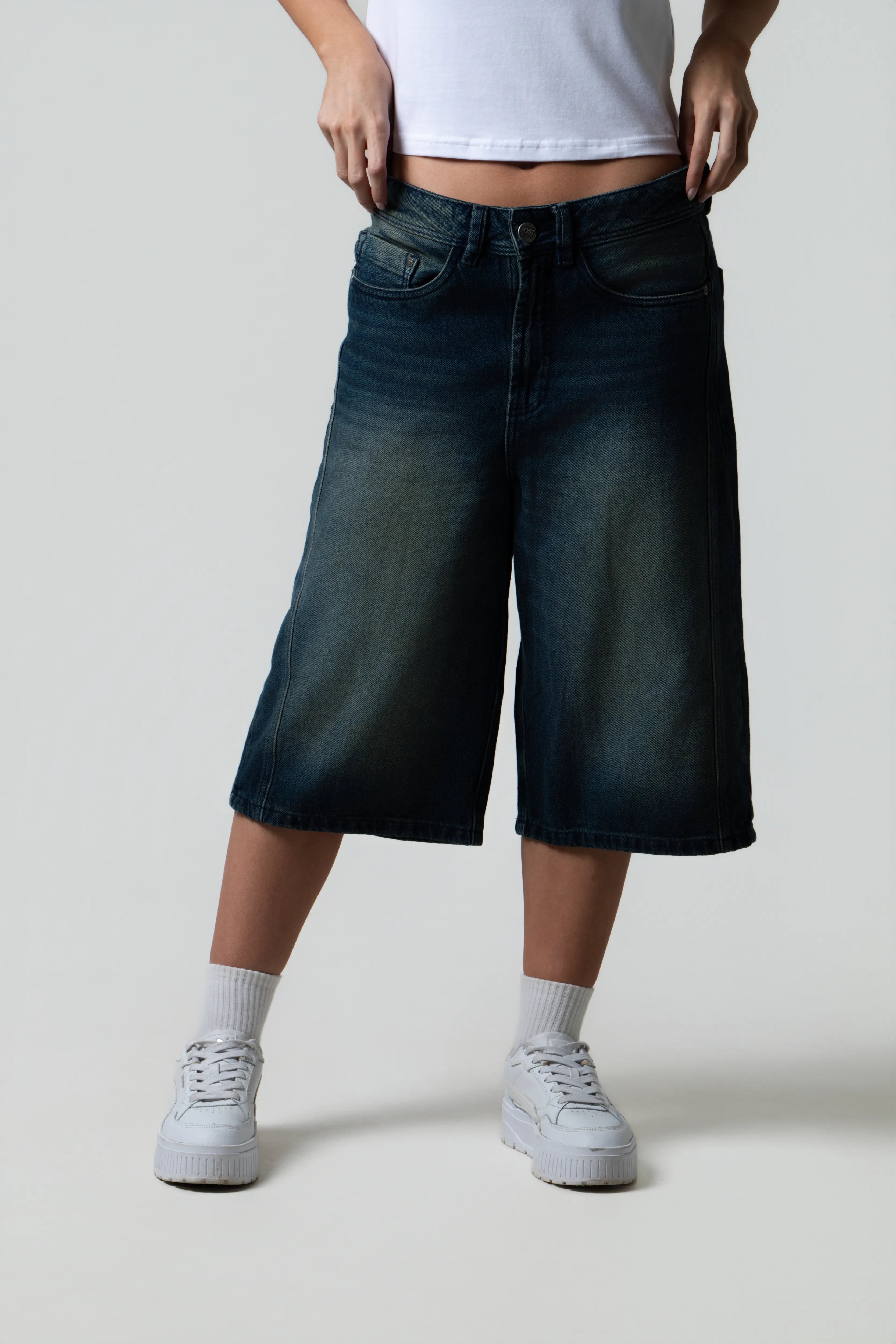 BERMUDA 5 BOLSILLOS COLOR AZUL MEDIO MEDIO