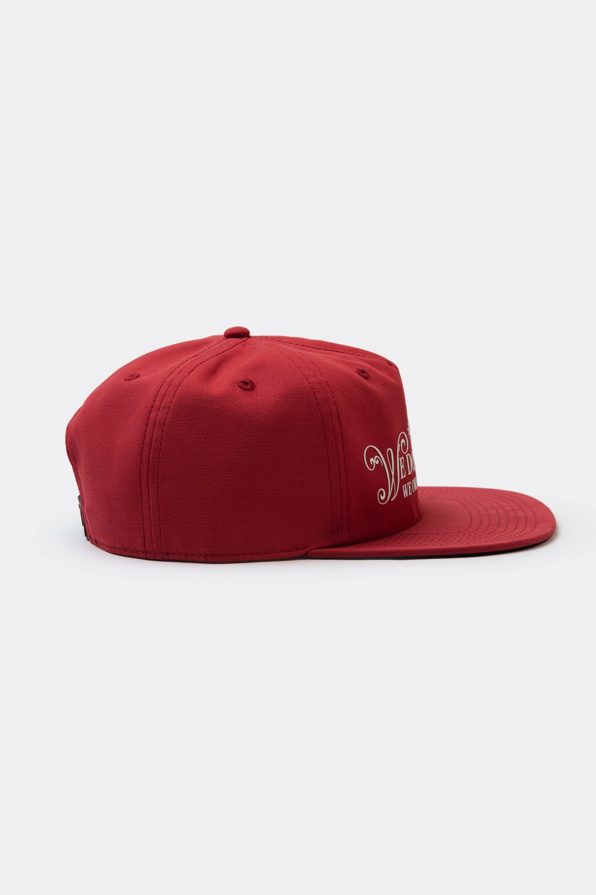 GORRA PLANA COLOR ROJO OSCURO
