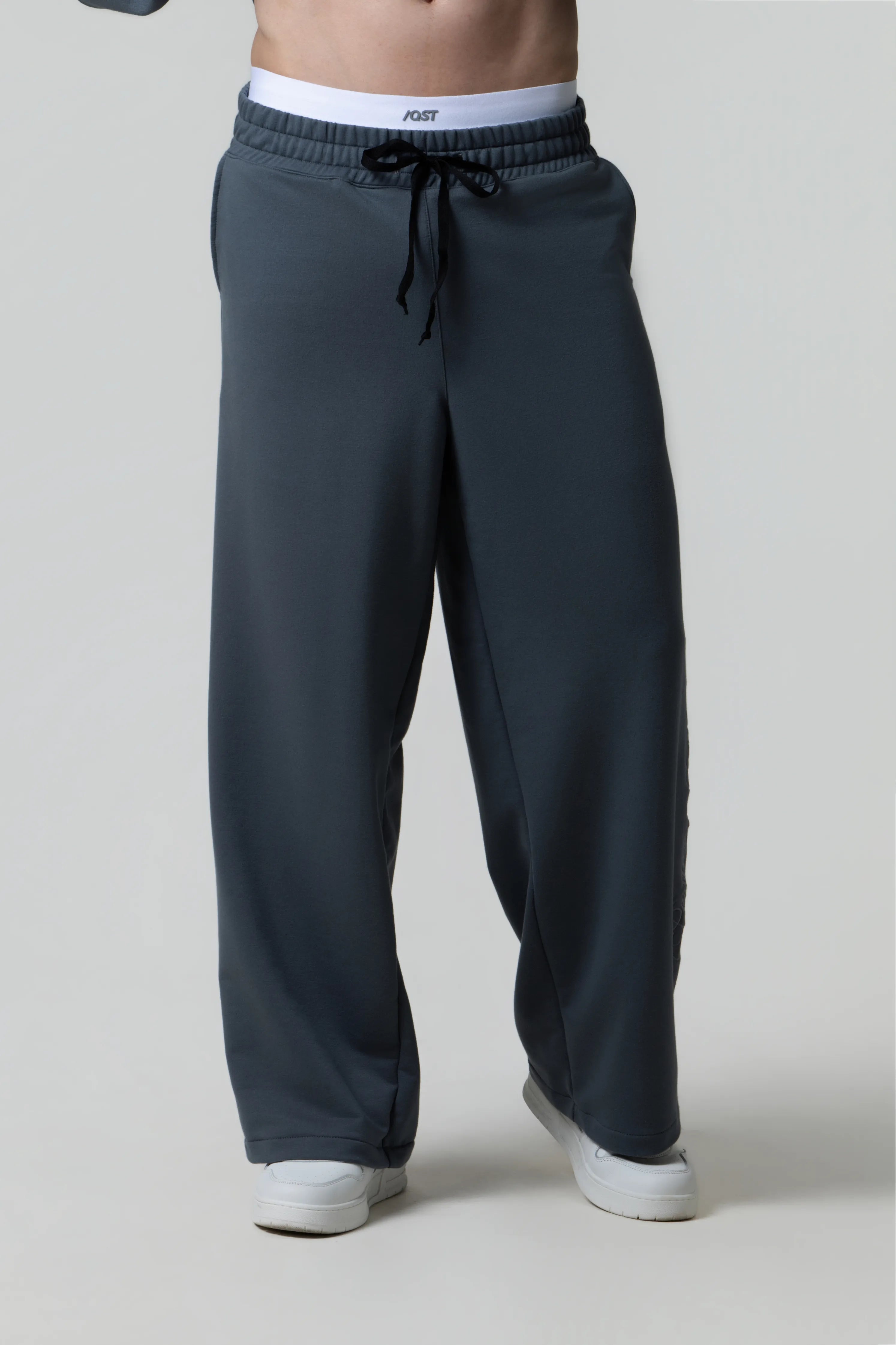 PANTALON SUDADERA COLOR GRIS OSCURO