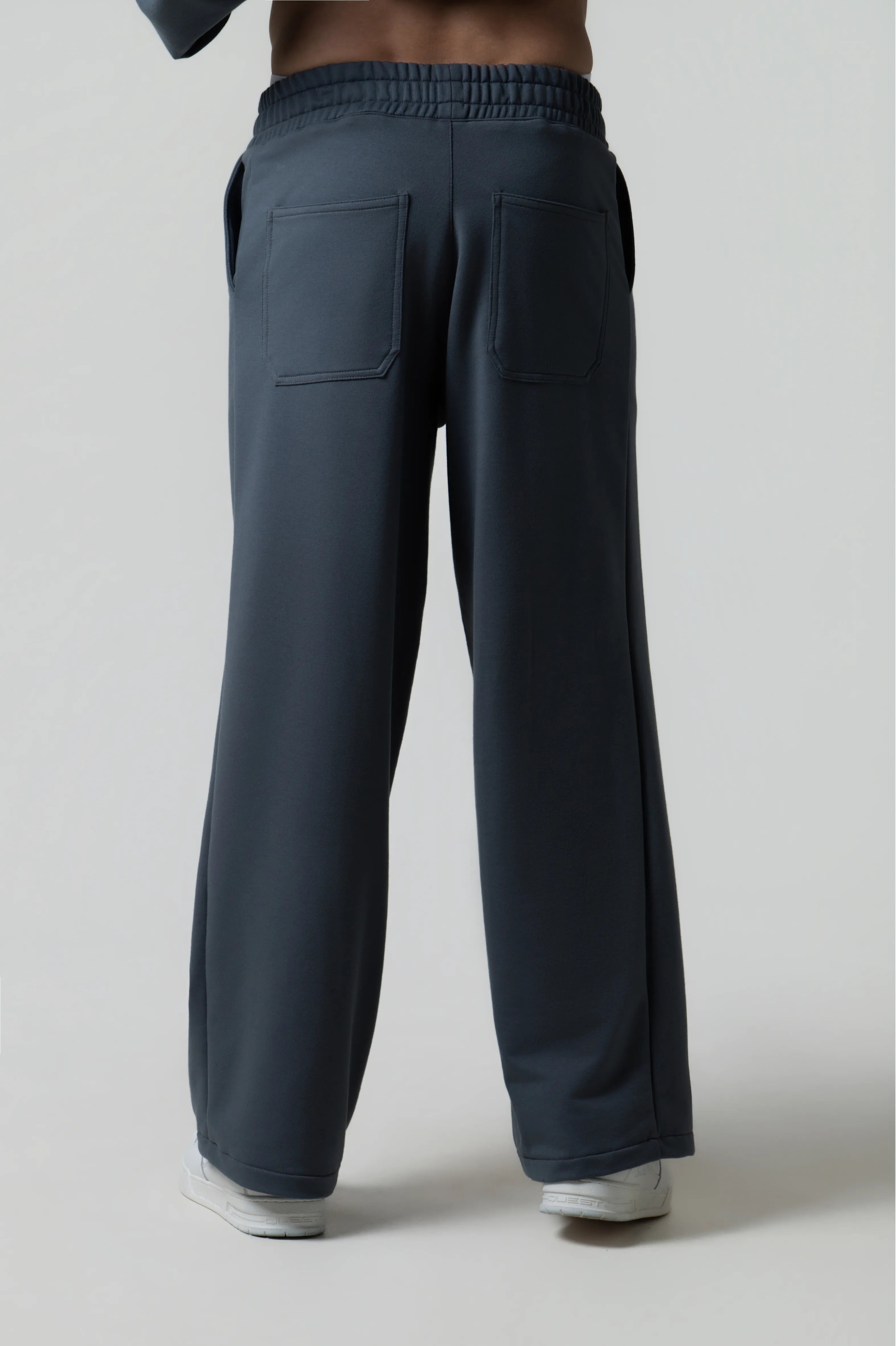PANTALON SUDADERA COLOR GRIS OSCURO