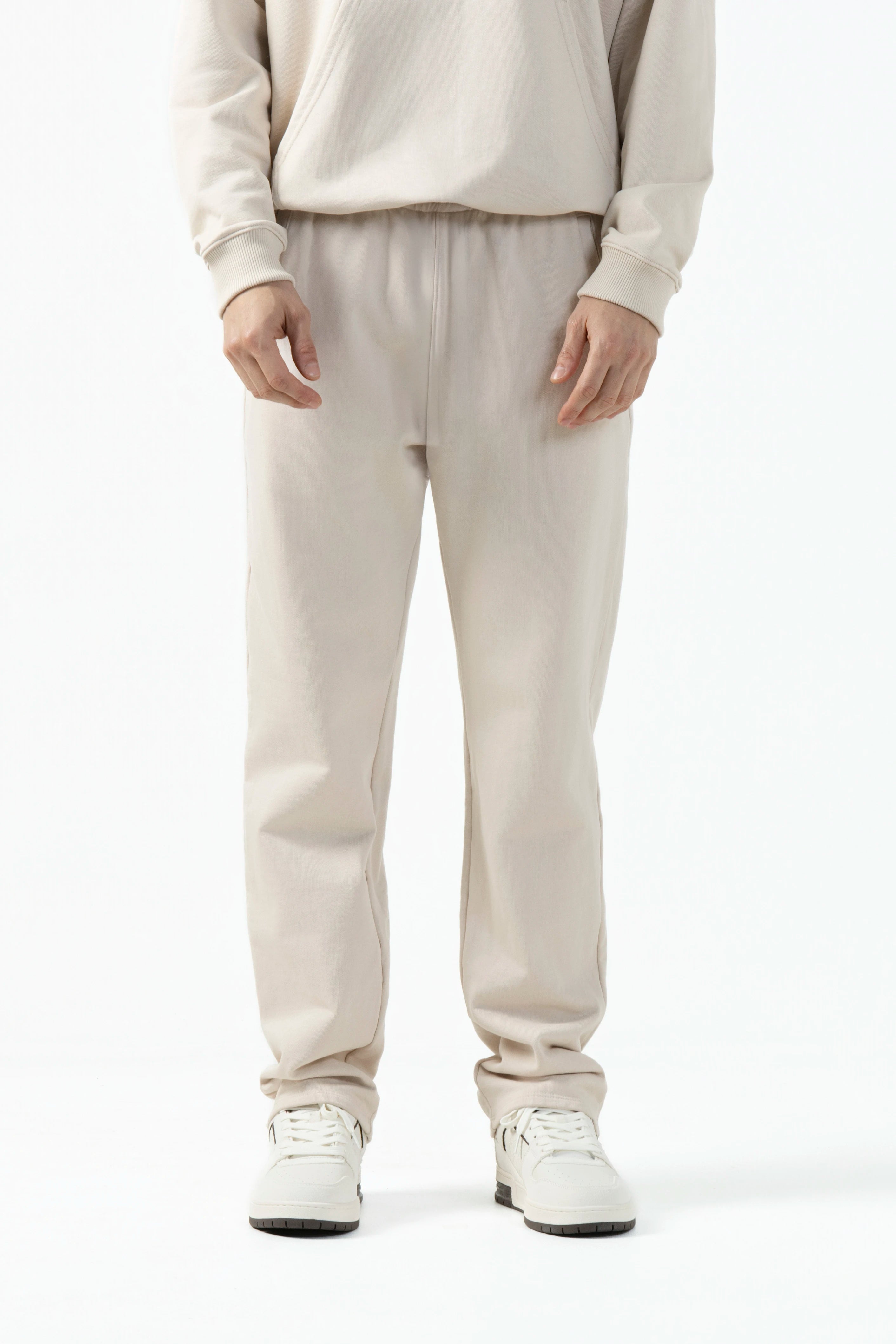 PANTALON SUDADERA COLOR OAT MILK