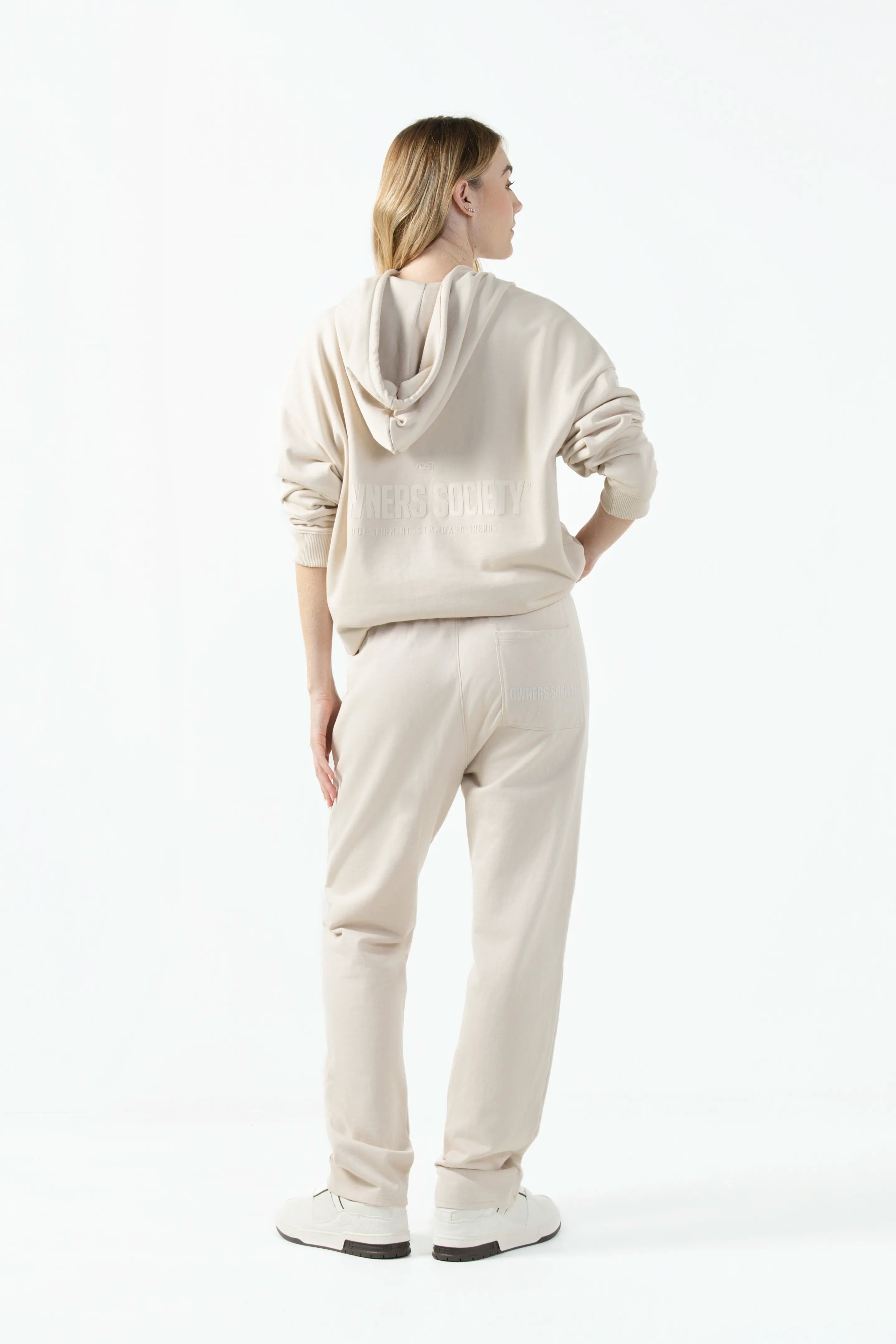 PANTALON SUDADERA COLOR OAT MILK
