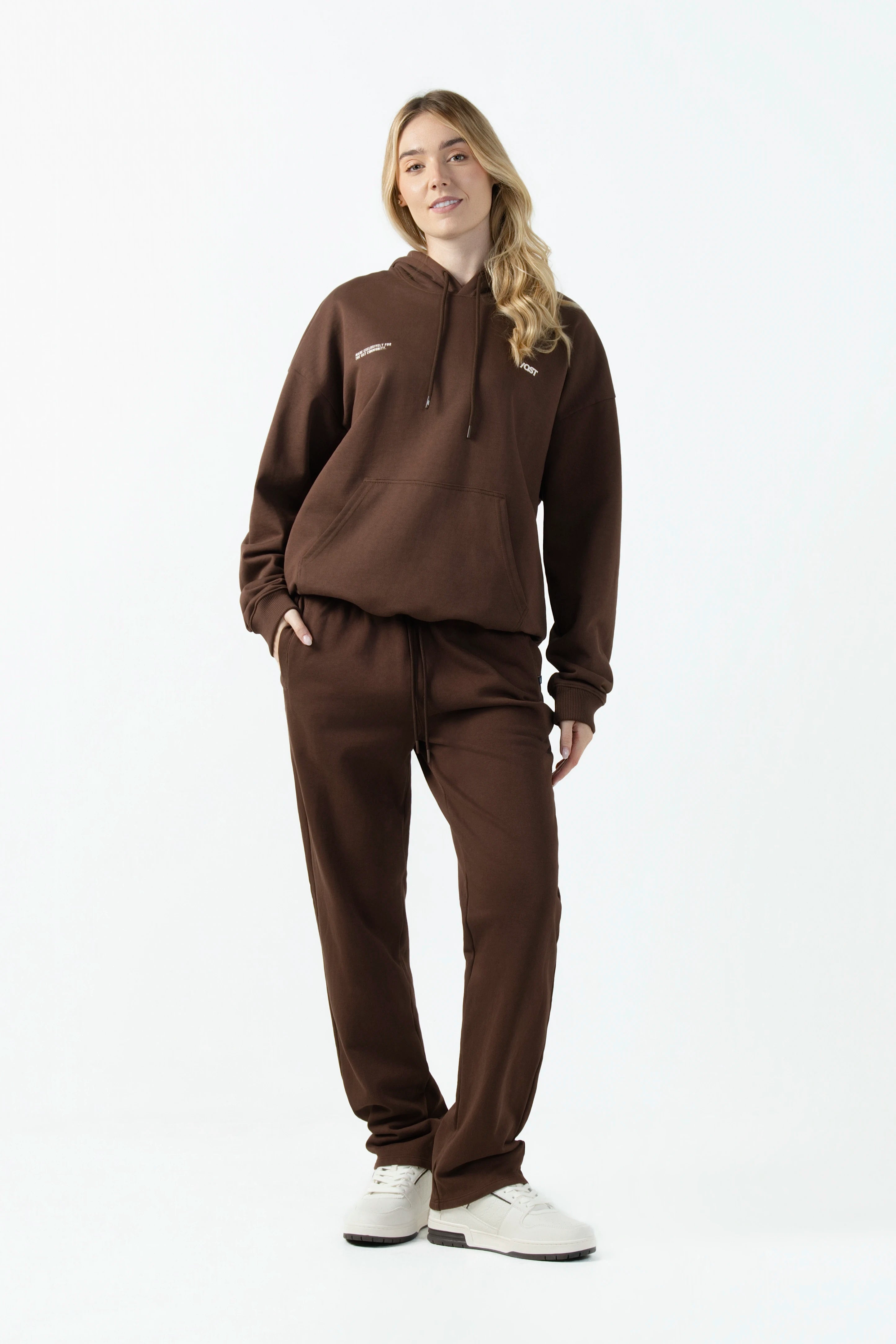 PANTALON SUDADERA COLOR SHAVED CHOCOLATE