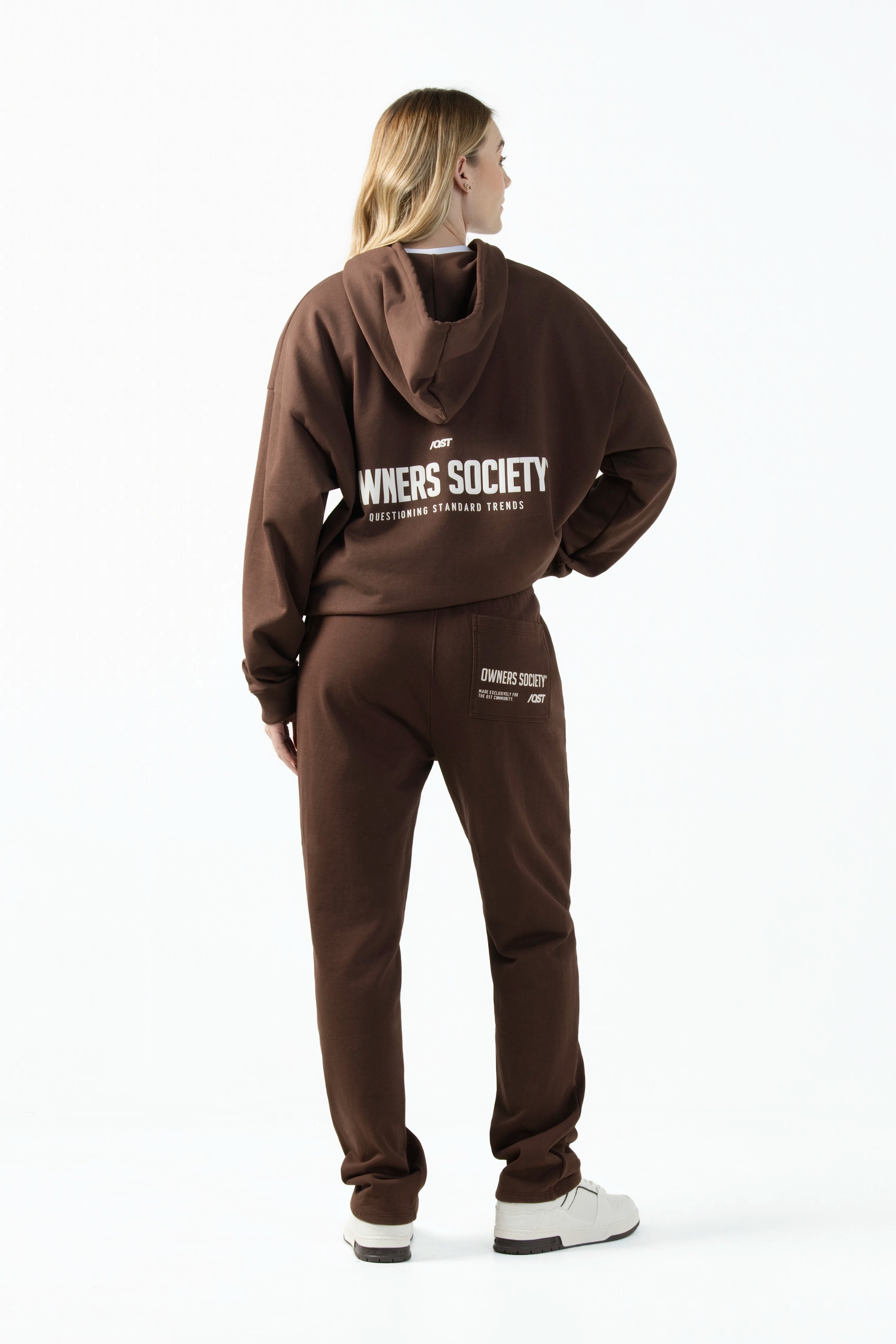 PANTALON SUDADERA COLOR SHAVED CHOCOLATE