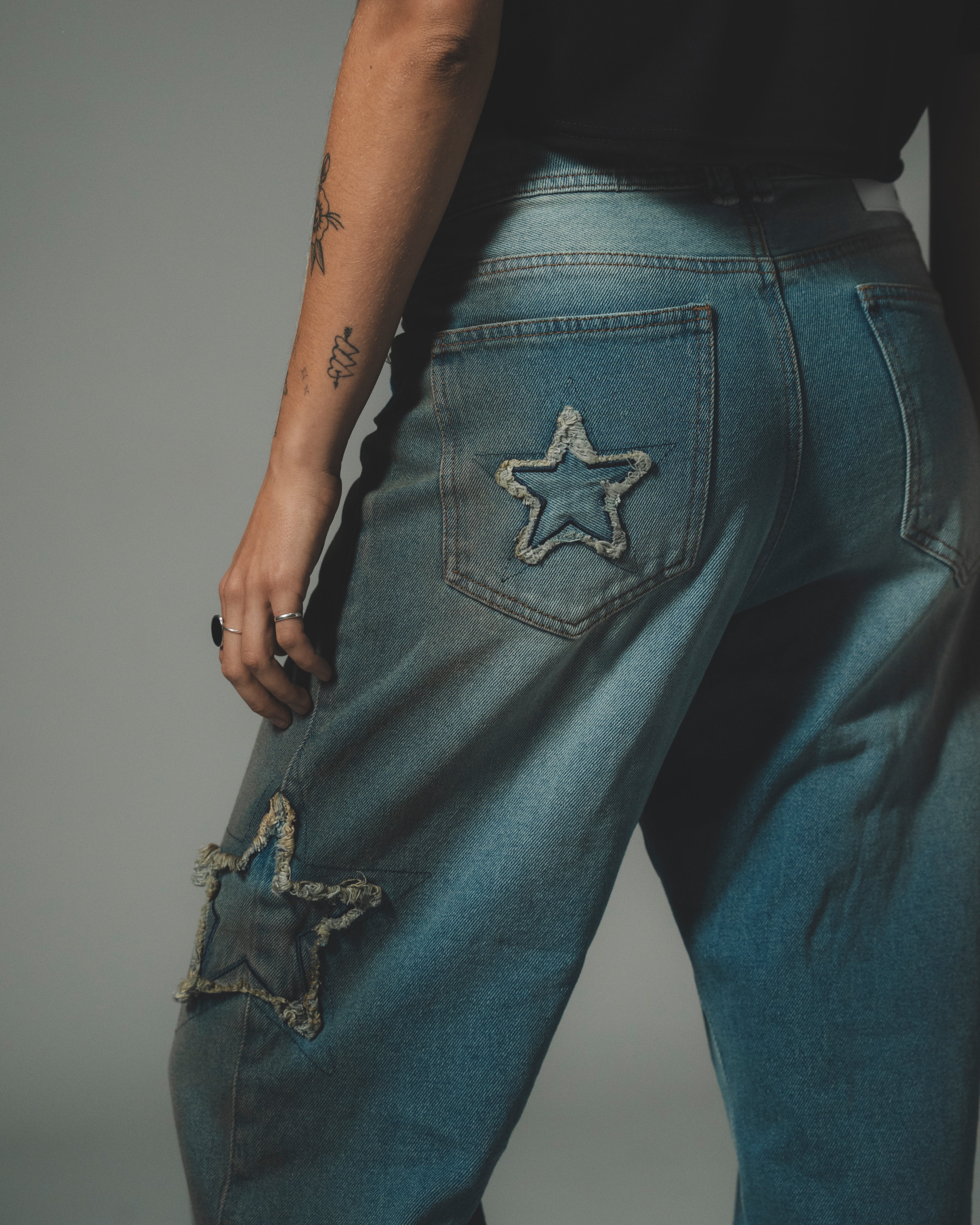 JEAN 5 BOLSILLOS COLOR AZUL REY EMPOLVADO-IVORY