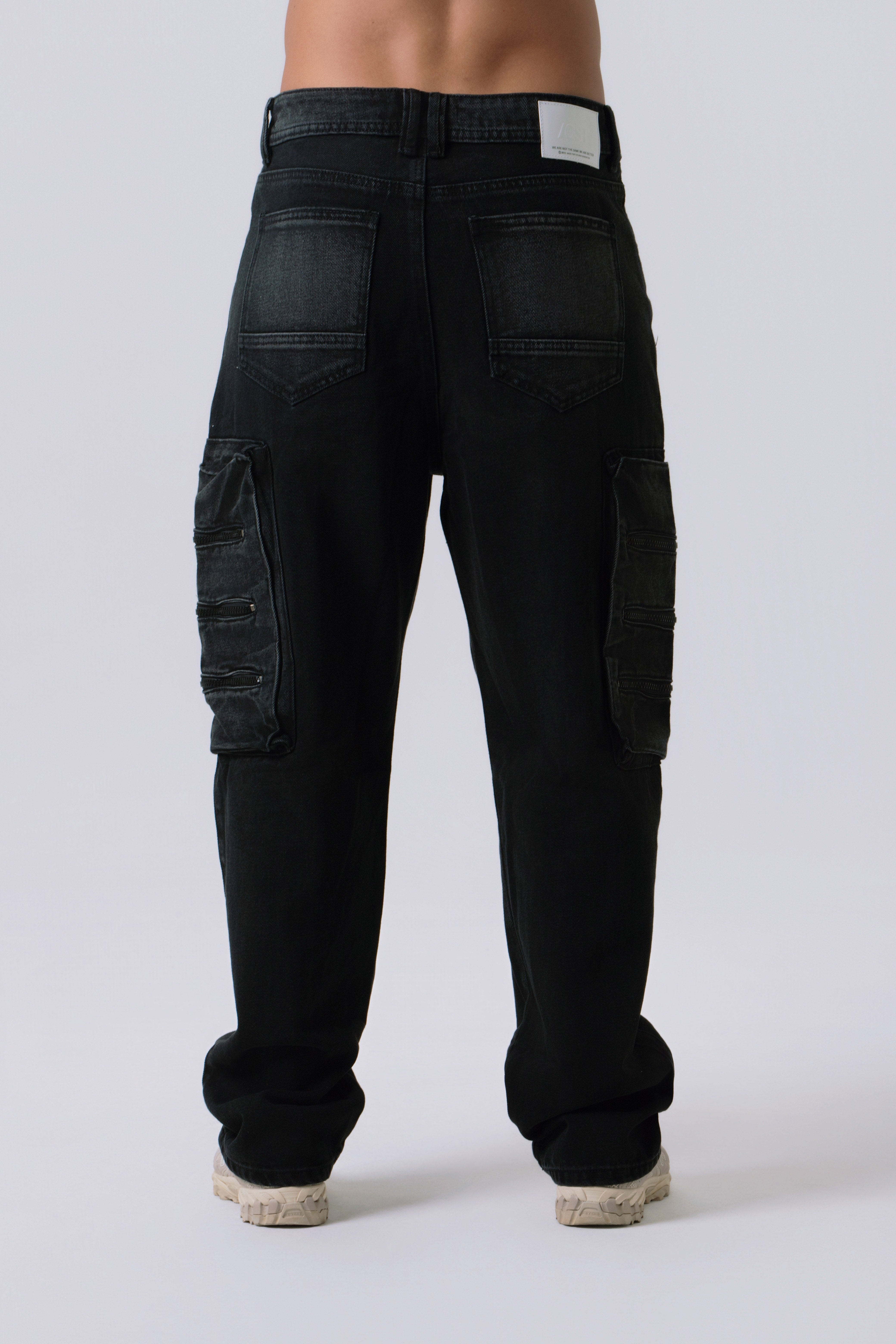 JEAN CARGO COLOR NEGRO